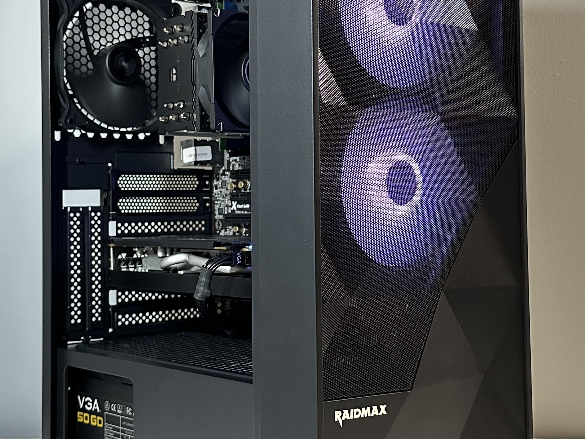 RX 580 8GB | INTEL i7-3820 | 16GB RAM | 480GB SSD | Custom RGB Gaming PC WIFI WIN10