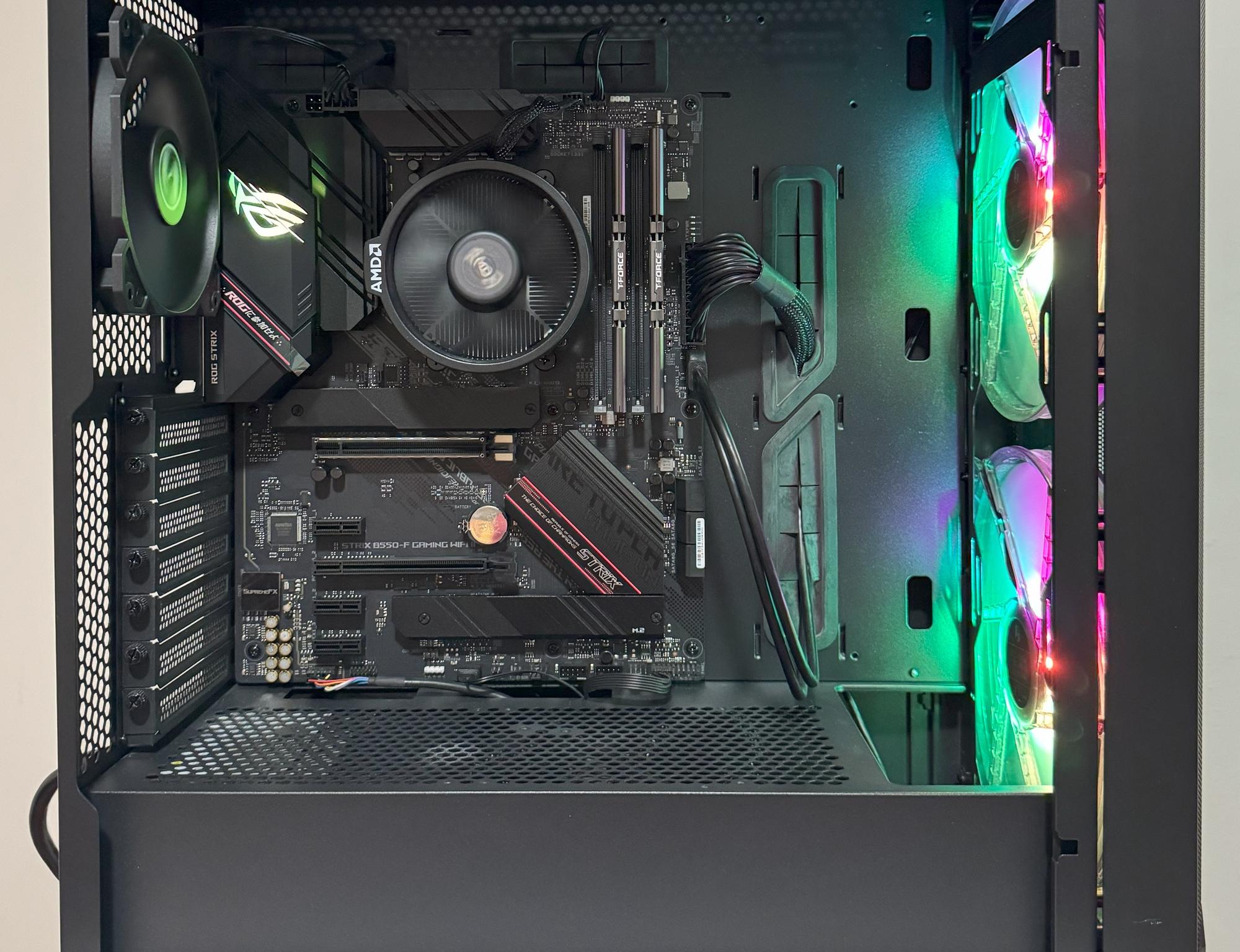 ASUS STRIX B550-F AMD Ryzen 5 5600GT Gaming PC Radeon Vega 7 Graphics 32GB DDR4 1TB SSD Lian Li 215