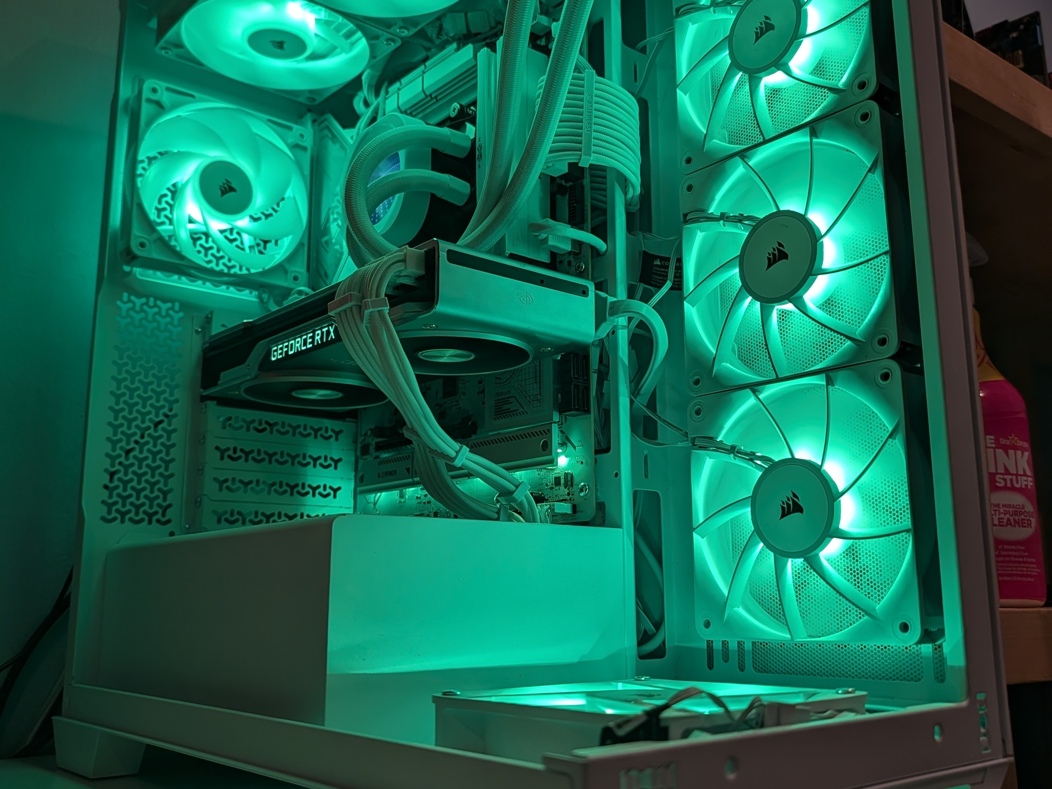 High-End gaming PC BYO GRAPHICS CARD 32gb DDR5 600 CL30 9800X3D X870 SCREEN WATER COOLED