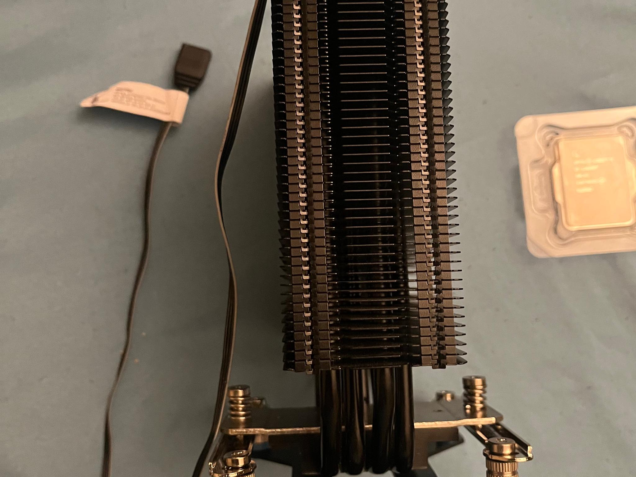 Intel Core i5-12600KF with CPU cooler