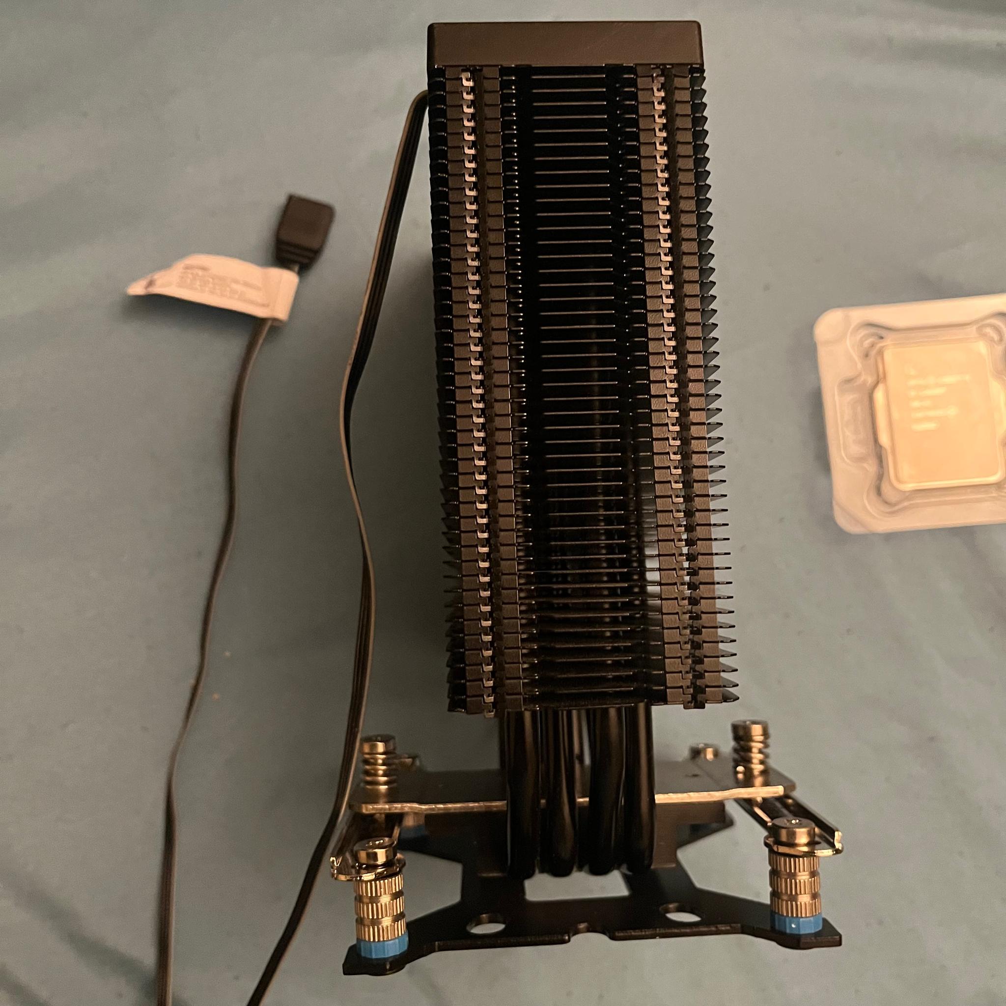 Intel Core i5-12600KF with CPU cooler