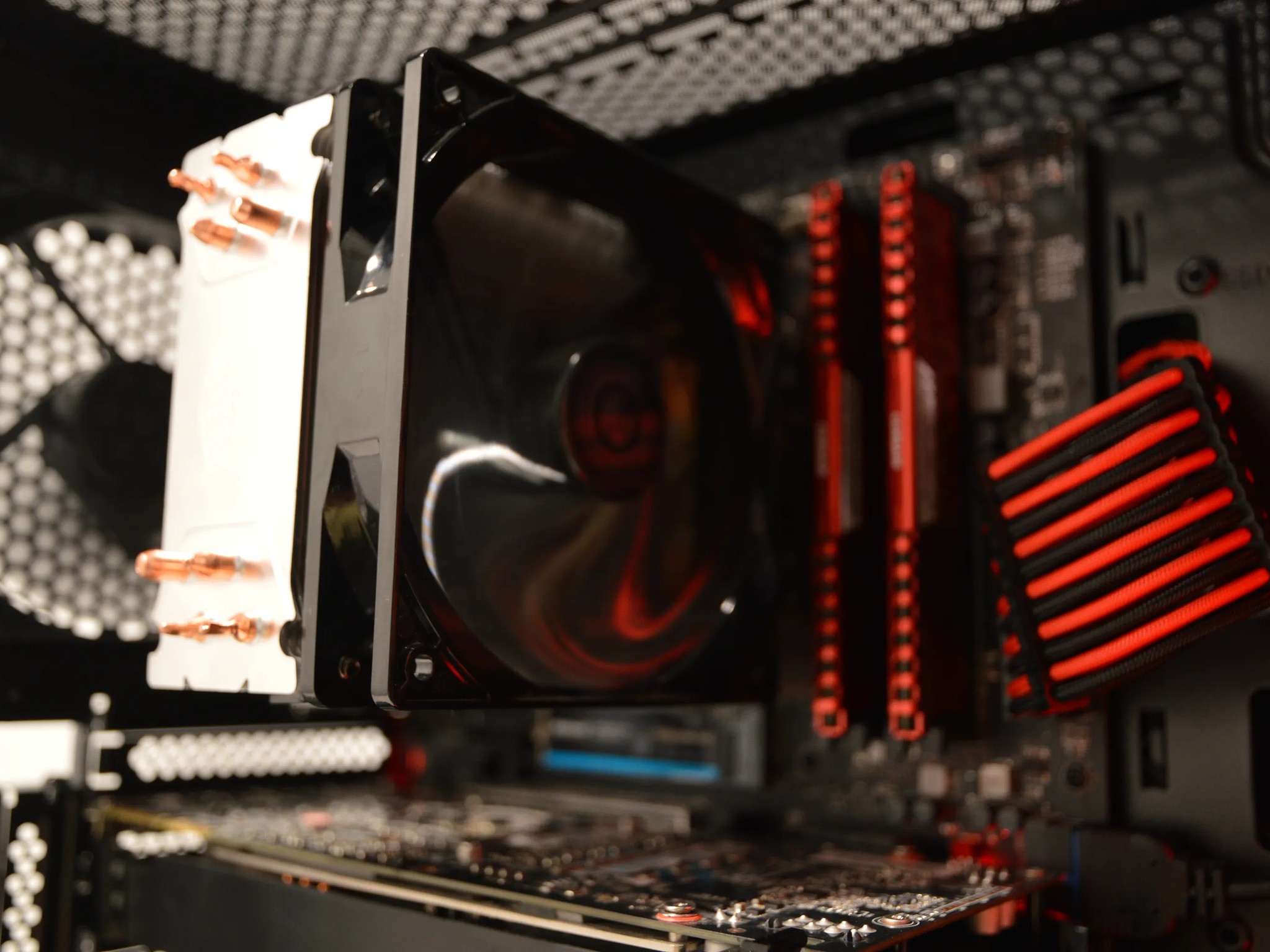 ⚫️🔴 Midnight Cherry 🔴⚫️ | Intel i5-6600K | NVIDIA GTX 1070 8GB | 16GB RAM | 256GB SSD + 1TB HDD |
