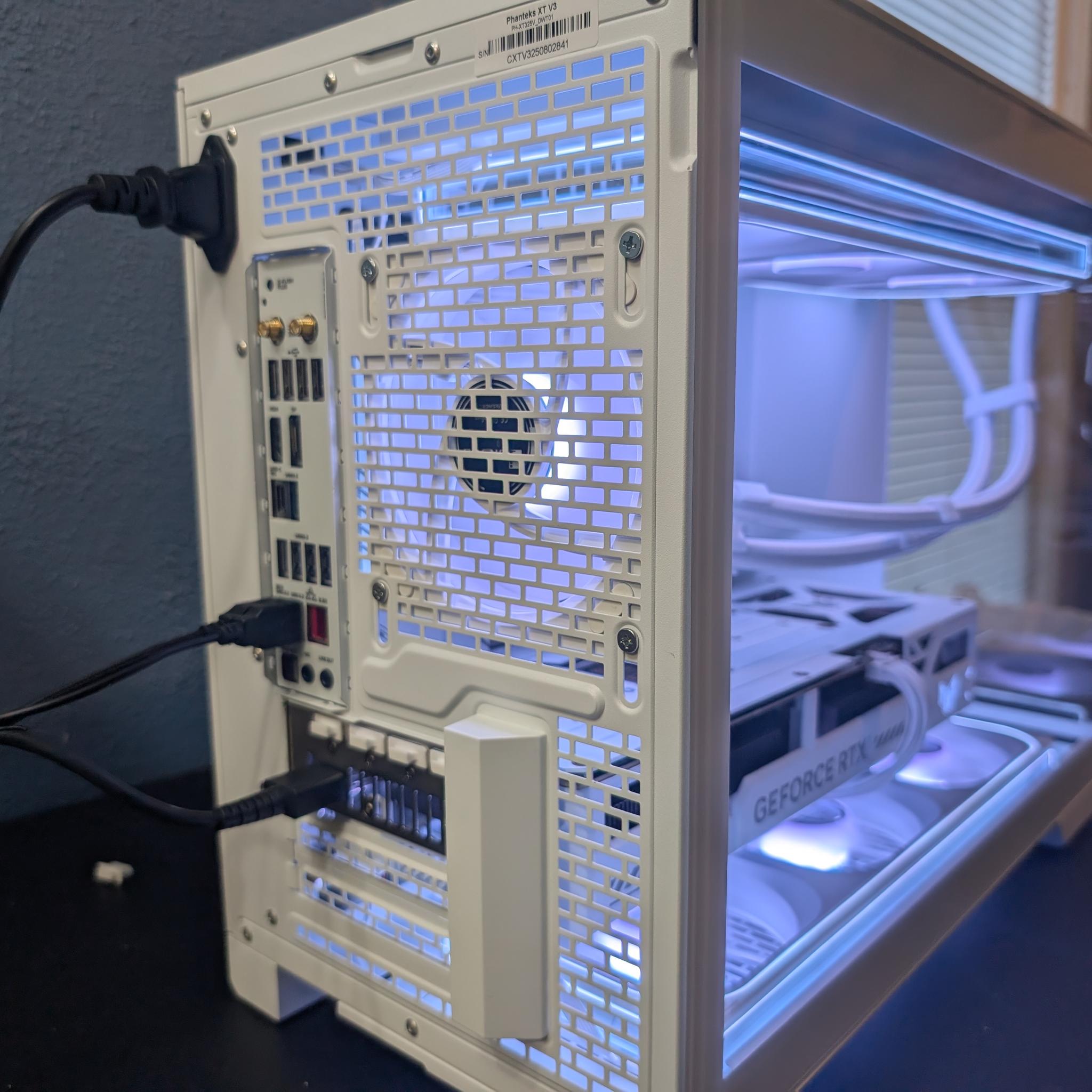 Content Creator/Steaming/Gaming PC | 7900x3d, RTX 5070 Ti | All White | 2TB | Win. 11 Pro
