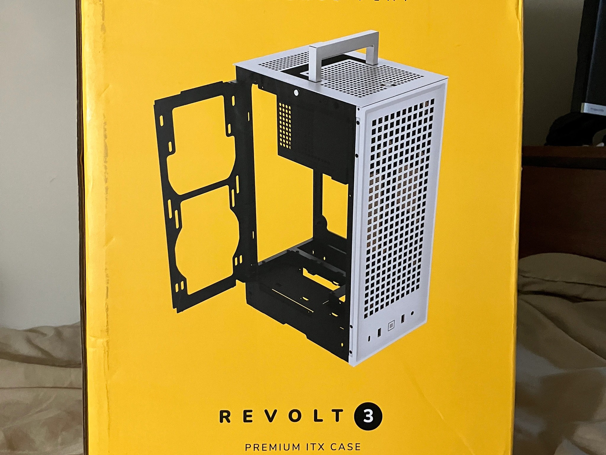 BNOB Hyte Revolt 3 (ITX; Black)