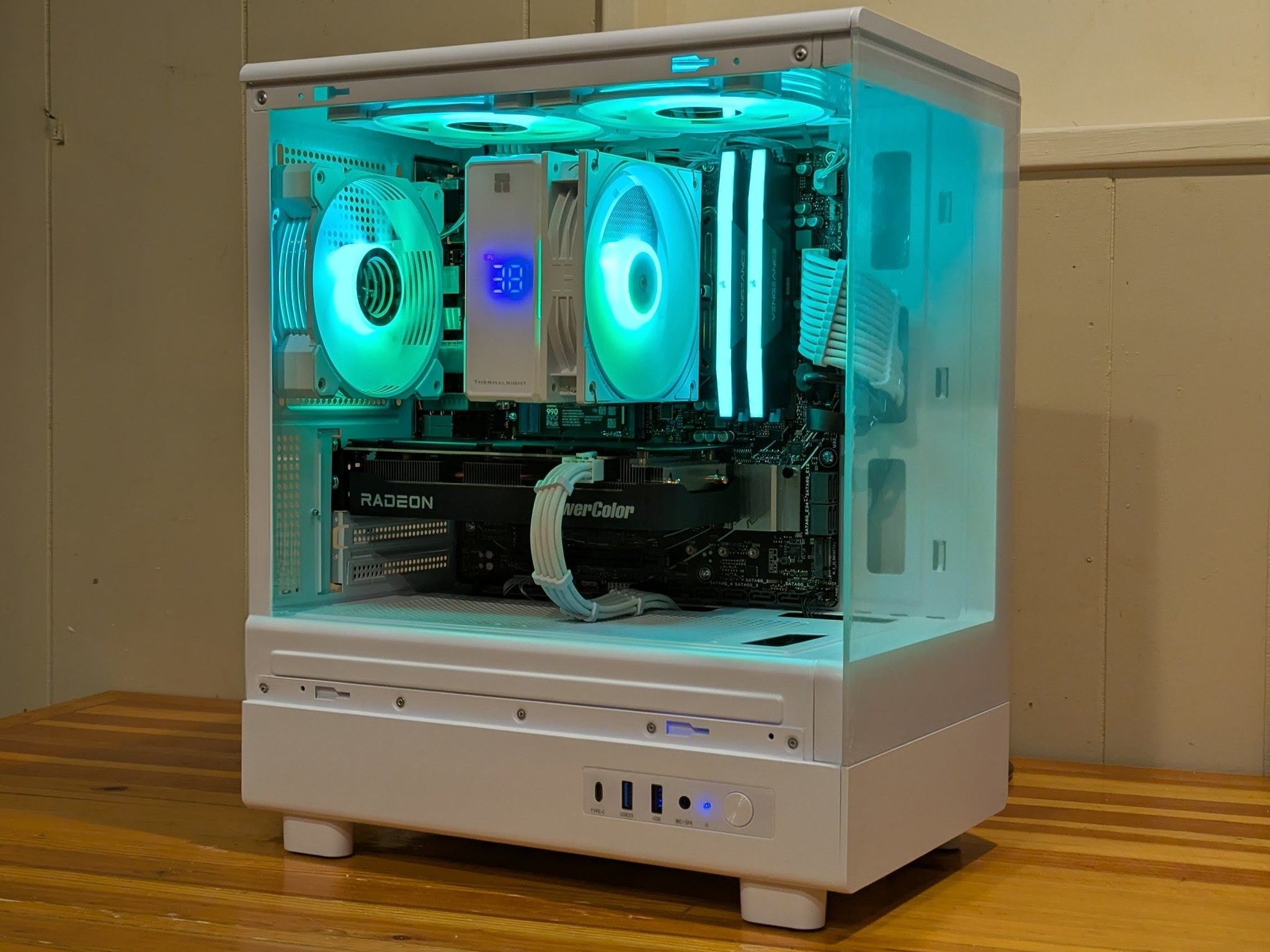 ⚫⚪ Ryzen 5 9600X | RX 9060 XT 16GB | 32GB DDR5 | Black & White