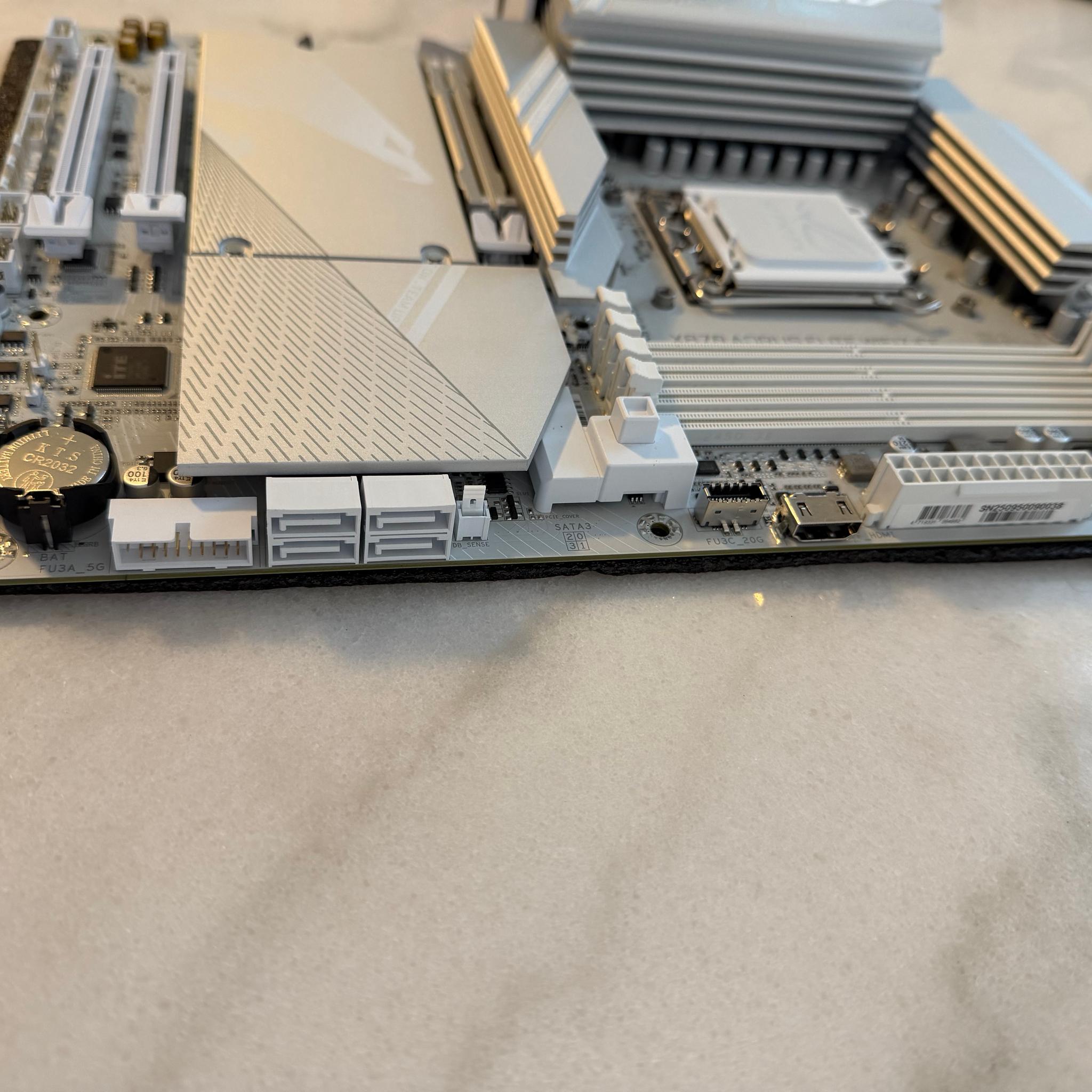 GIGABYTE X870 AORUS ELITE WIFI7 ICE AM5 with official window key