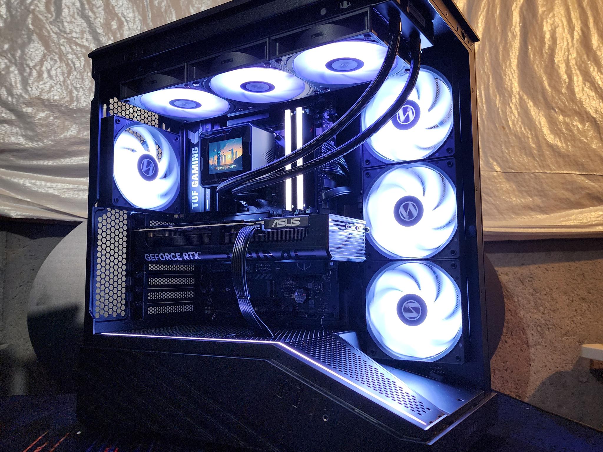 RTX 5070 Ti / Ryzen 7 9800X3D / 32GB DDR5 RAM / 2TB NVMe
