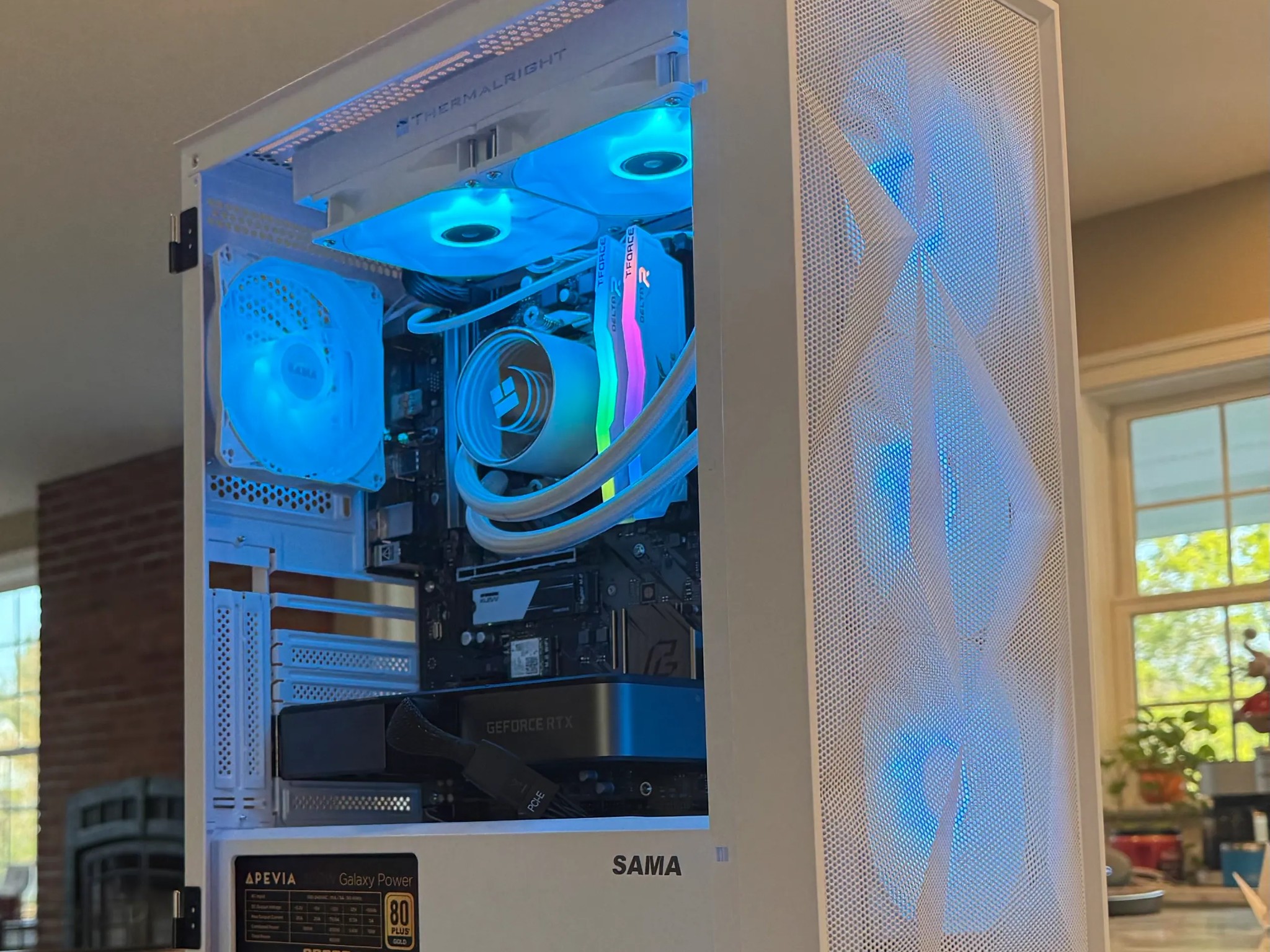 Iced Yeti         [ GeForce RTX 3070,   Ryzen 5 5600x,  1TB SSD,  32GB DDR4,   850W