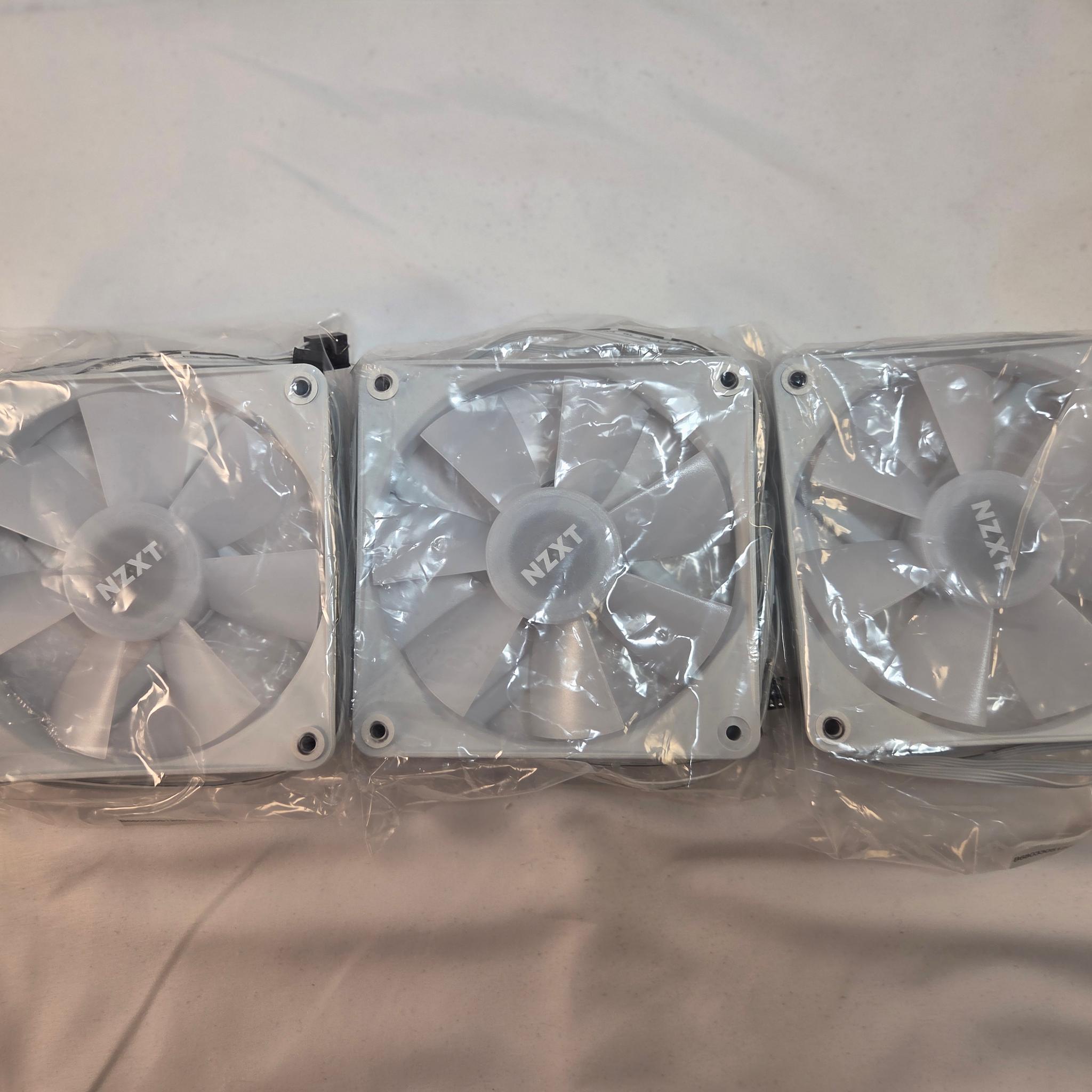 NZXT Kraken 360 RGB - White - LCD Screen - Excellent AIO CPU Cooler - White