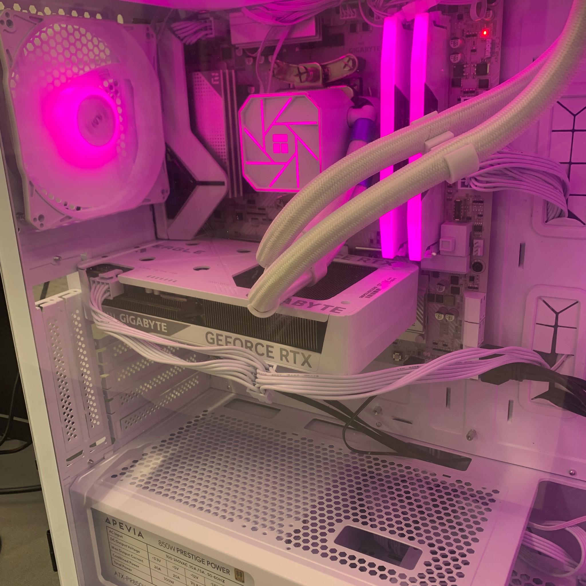 Christmas blast 9600X / RTX 5060 / 4 TB / 32 gb