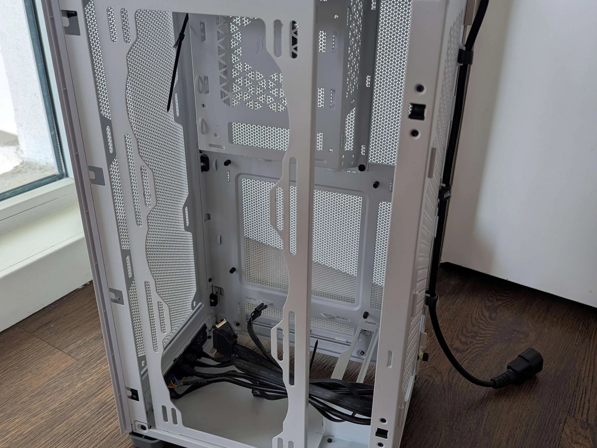 Corsair 2000D SFF Mini ITX Case (White)