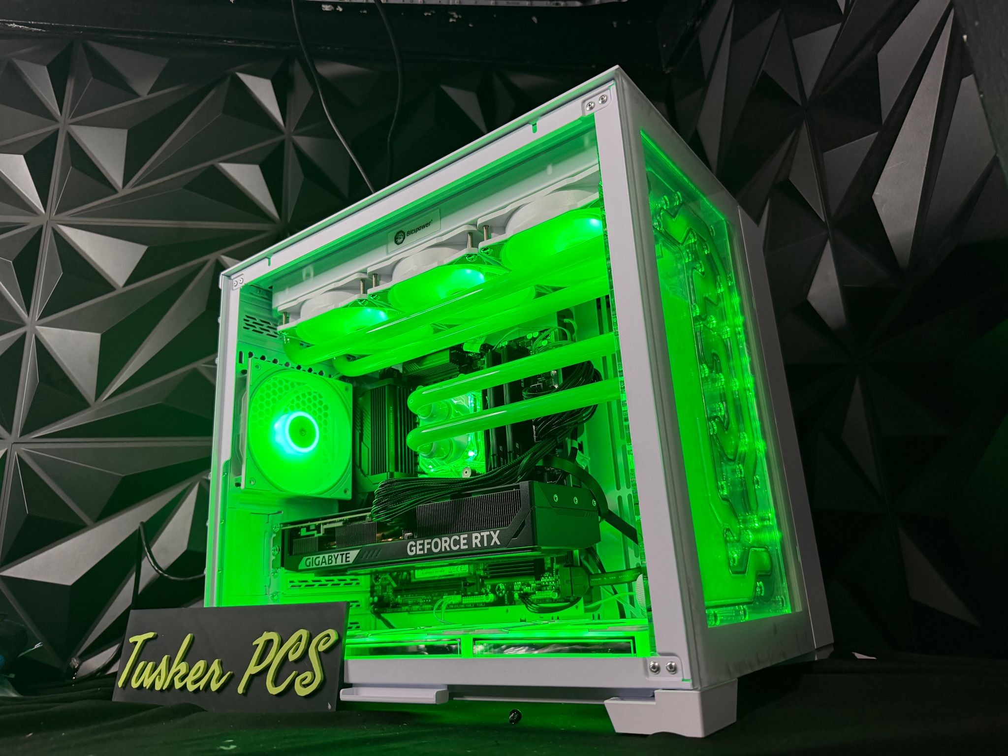 ☢️💚 GAMMA RAY 💚☢️7800X3D | RTX 5070| 2.25 TB NVMe| 32 GB DDR5| 850W Gold PSU