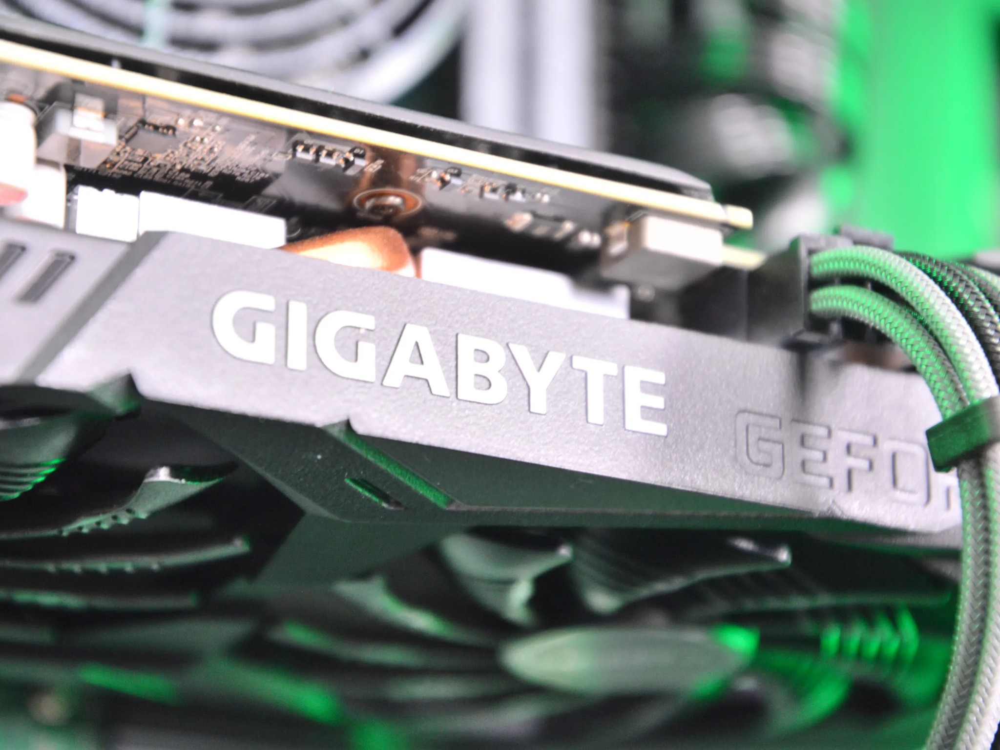 🟩⬛| GTX 1660 6GB | INTEL i5-8400 | 16GB DDR4 RAM | 512 GB SATA SSD | Emerald of Darkness 2.0 |