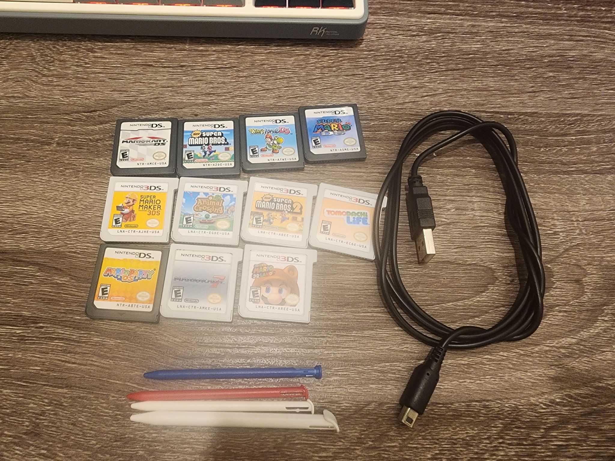 New Nintendo 3DS (Non-XL), Games, Case, 2 chargers, and clear case on console, 32gb microSD