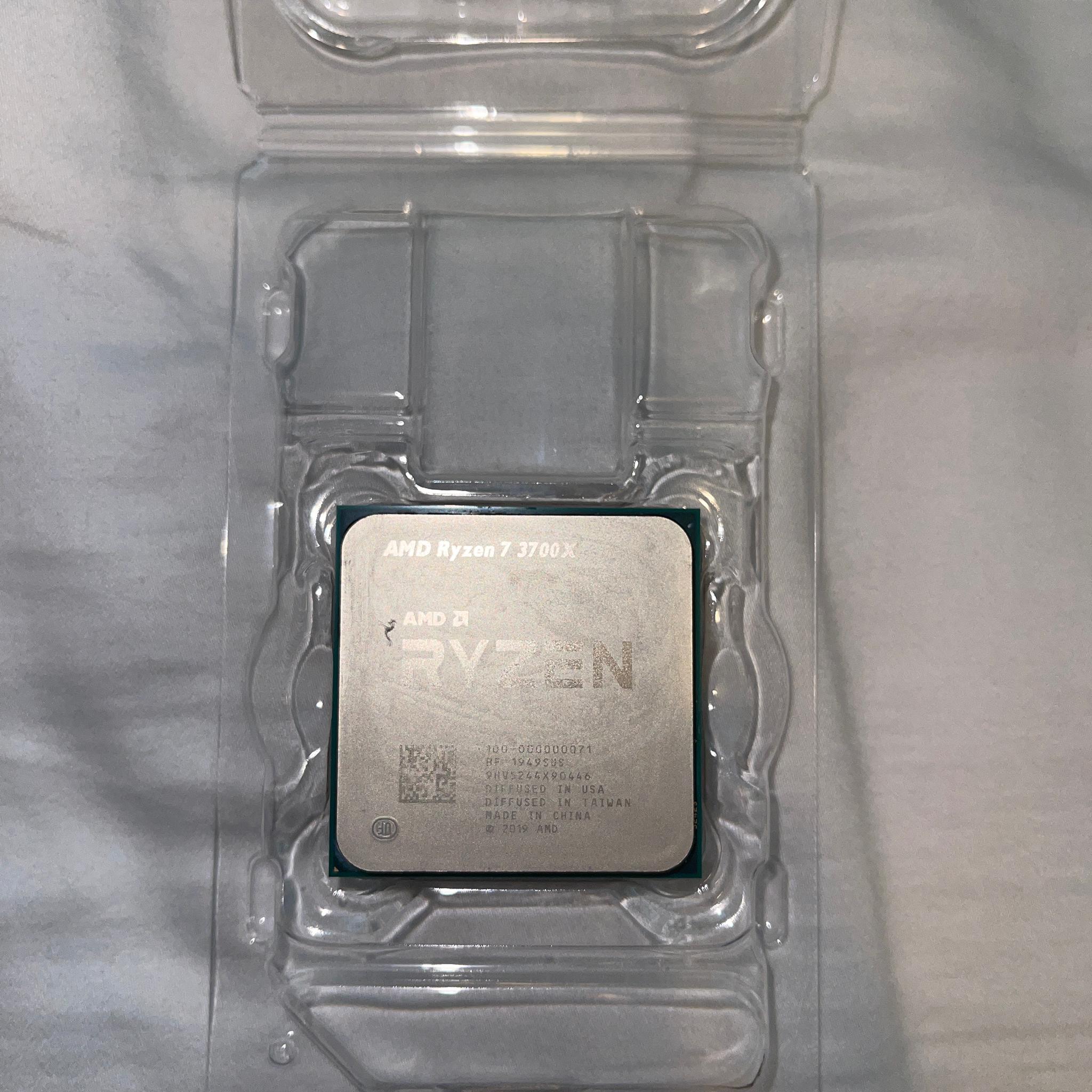 Ryzen 7 3700x (3.6Ghz 8 core proccesor) With Wraith Prism Cooler