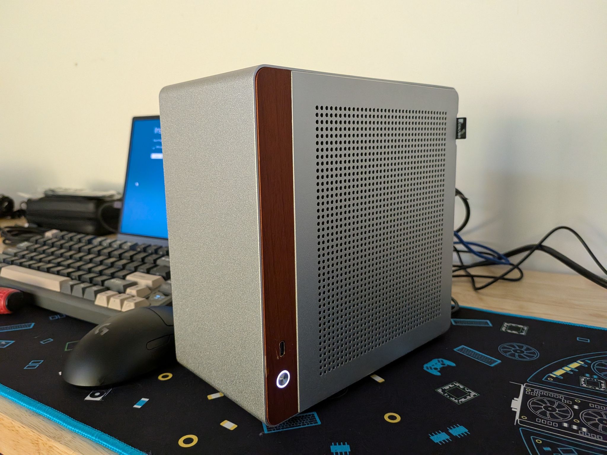 1080p Hitchhiker - RTX 5060, Ryzen 5 5500, 16 GB DDR4, 1 TB NVME, Low Profile