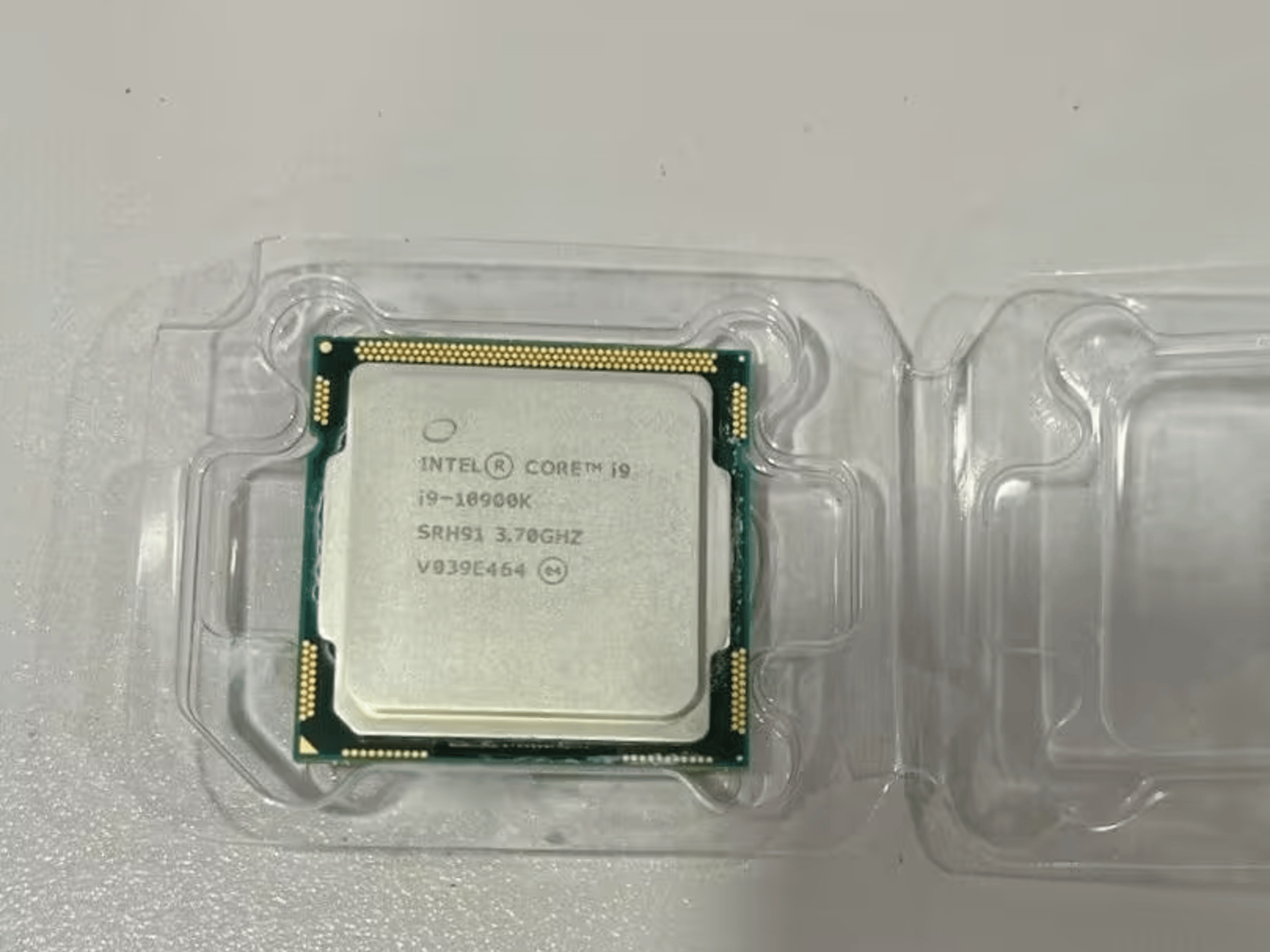 Intel Core i7-10900k 10-core/20-Thread LGA1200 Desktop CPU