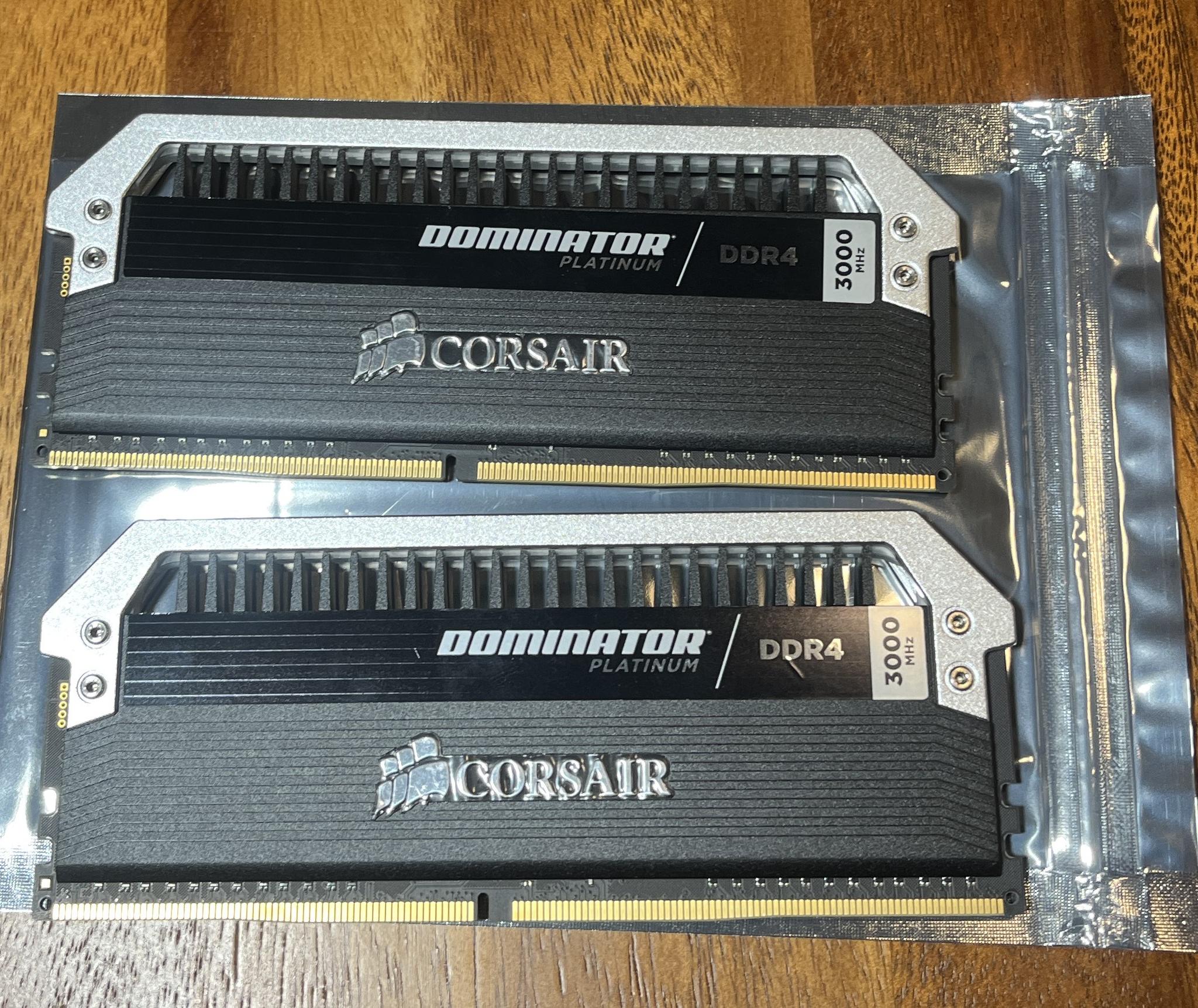 Corsair Dominator Platinum 16GB (2x8GB) RAM DDR4 3000MHz CMD16GX4M2B3000C15