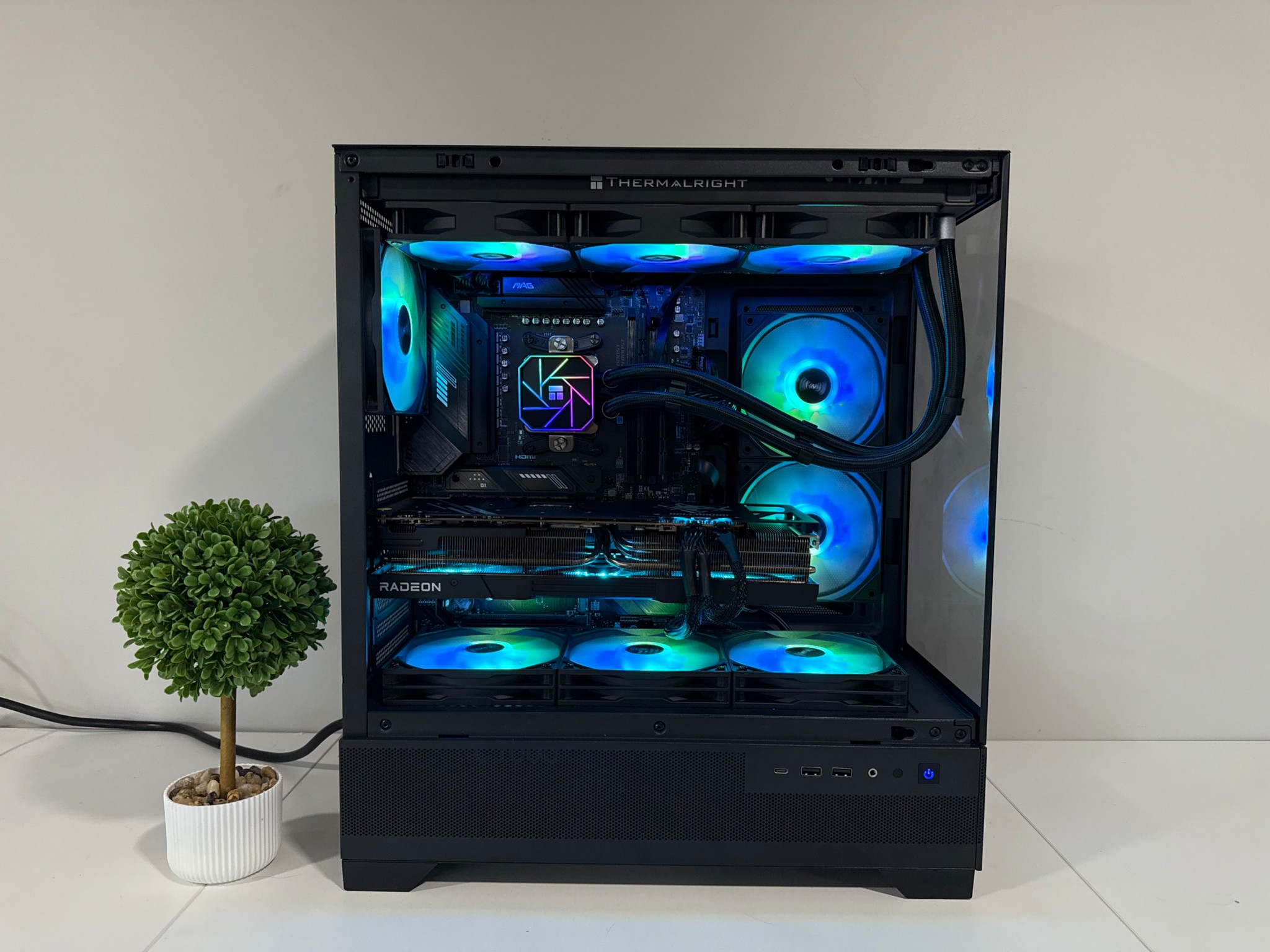 Insane 7900 XTX 4K Gaming PC (Ryzen 9 7950 X3D)