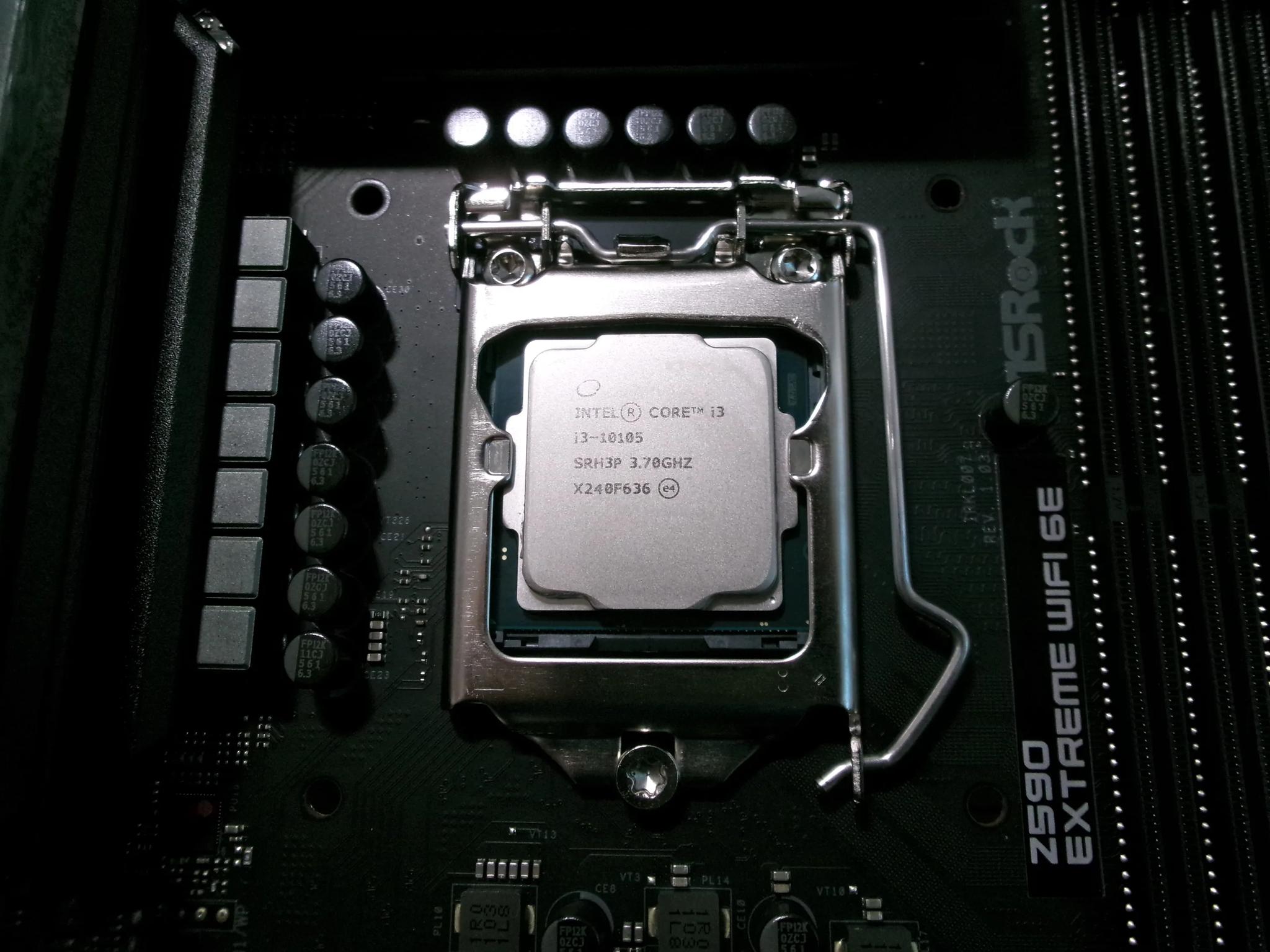 Intel i3-10105 + Z590 Extreme