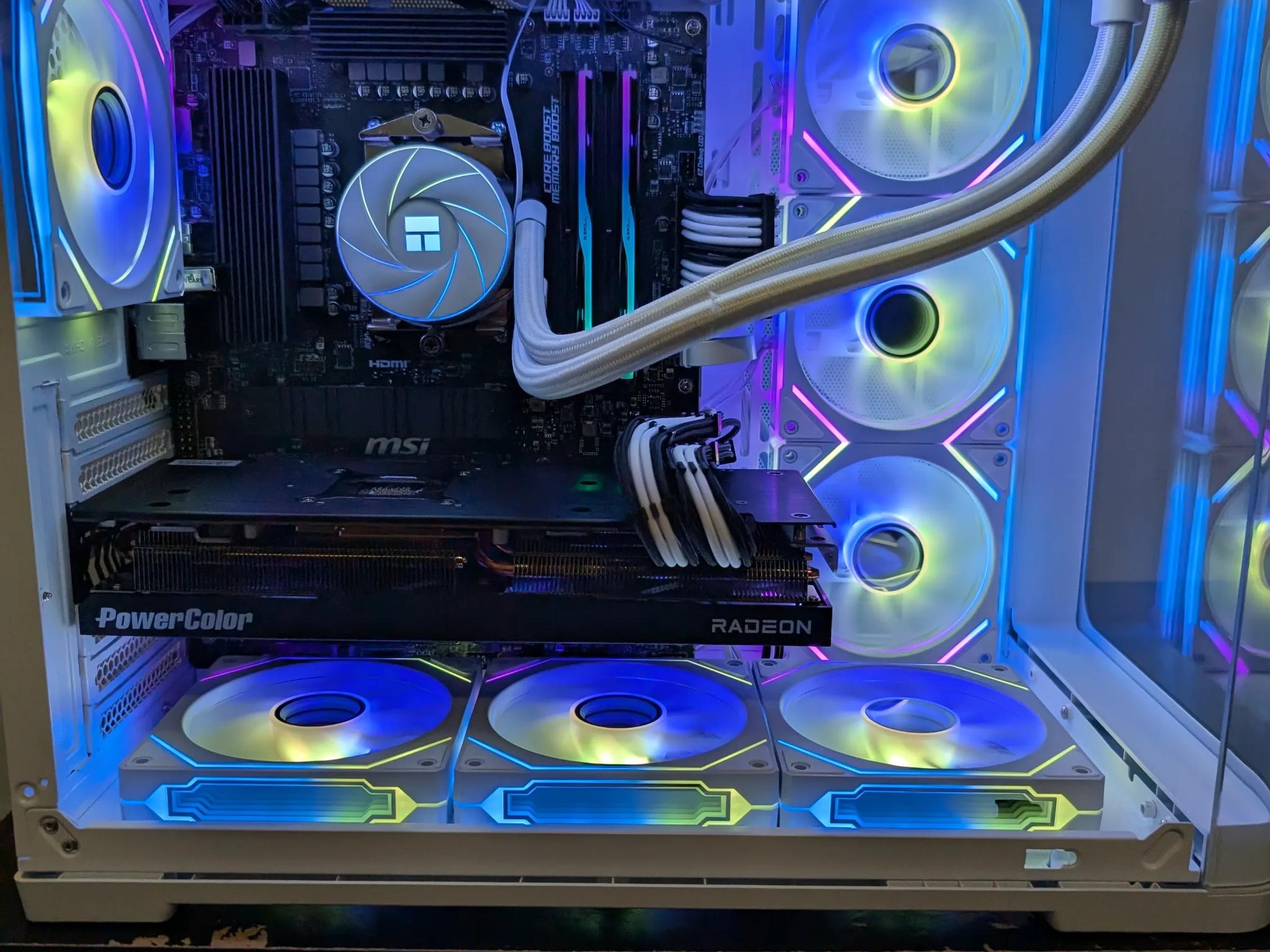 Ryzen 7 9700x | RX 7800 XT | 32 GB DDR5 6000 | 1 TB NVME | Liquid Cooled
