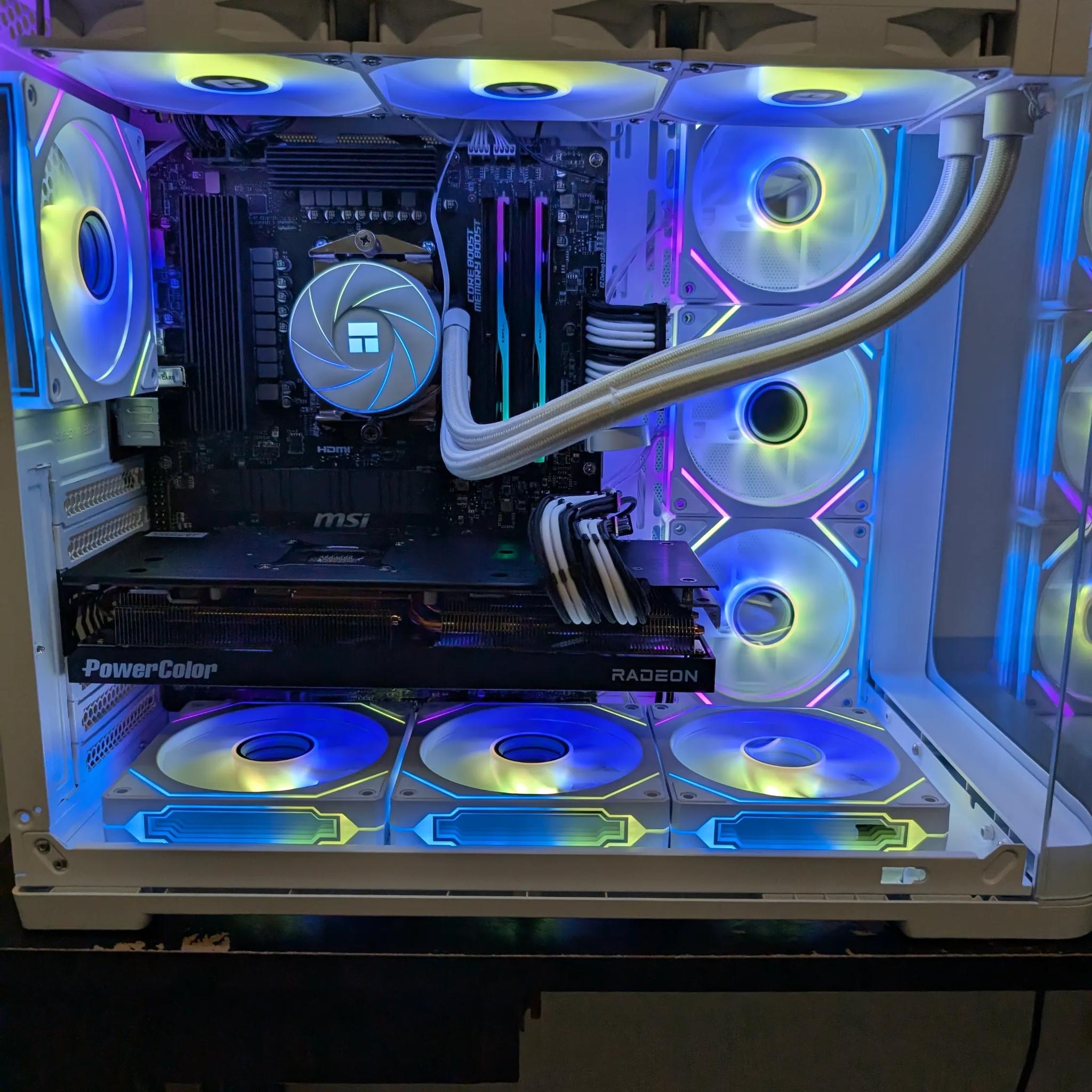 Ryzen 7 9700x | RX 7800 XT | 32 GB DDR5 6000 | 1 TB NVME | Liquid Cooled