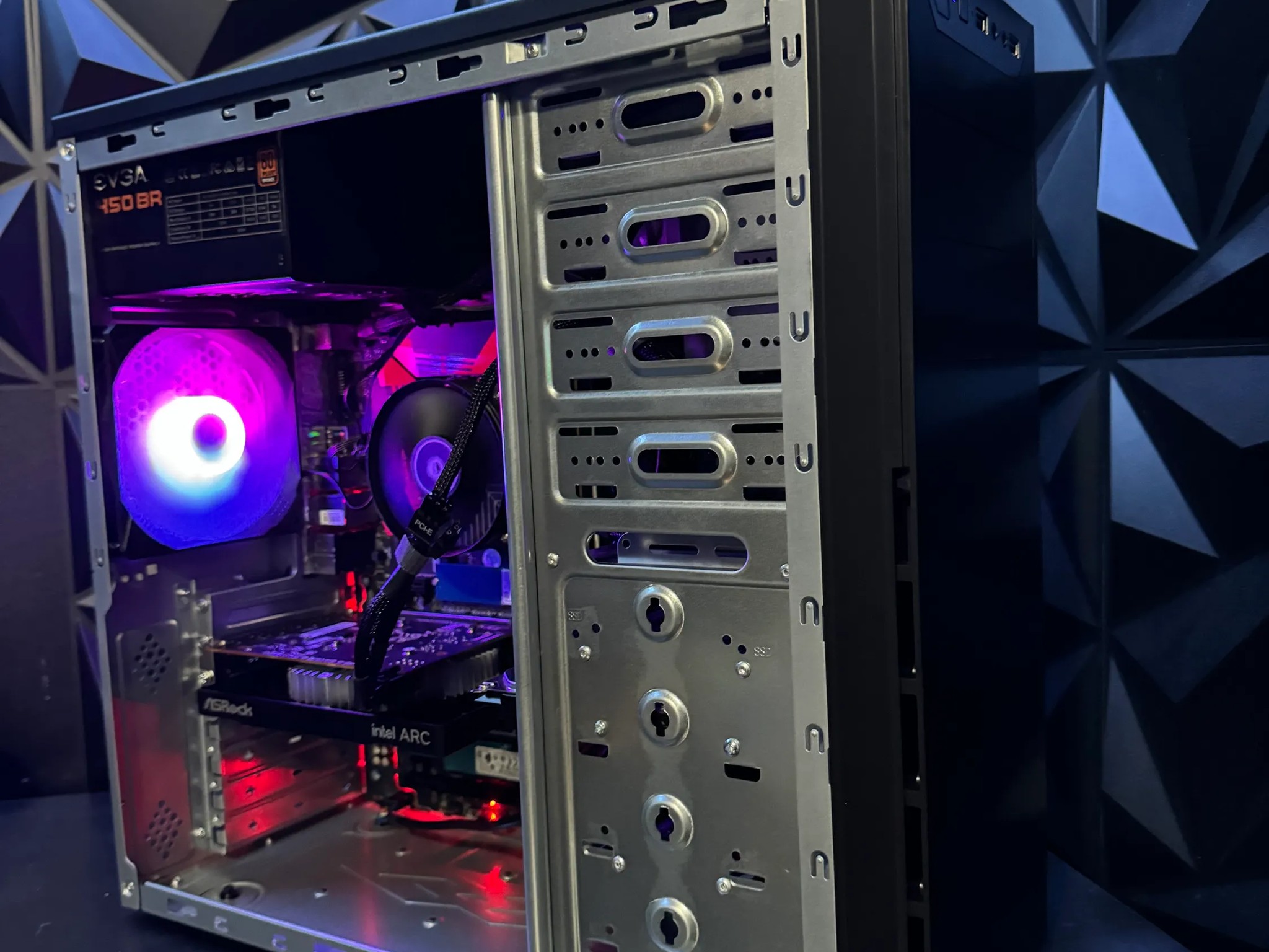 𖥔Black Budget Bomber𖥔 i5 6500|Intel Arc 380 | 16 GB DDR4 𖥔 Tusker Build 6580