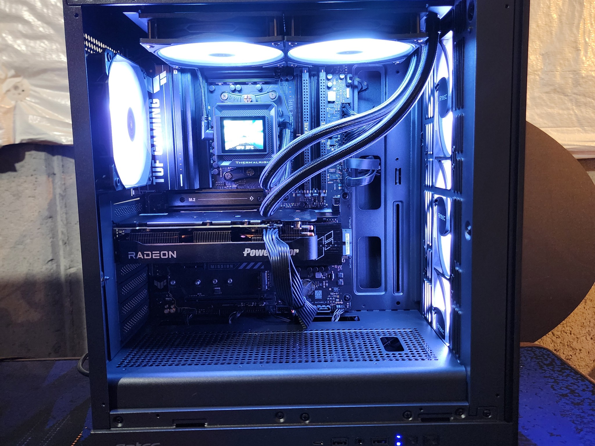 RX 9060 XT 16GB / Ryzen 5 9600X / 16GB DDR5 RAM / 1TB NVMe