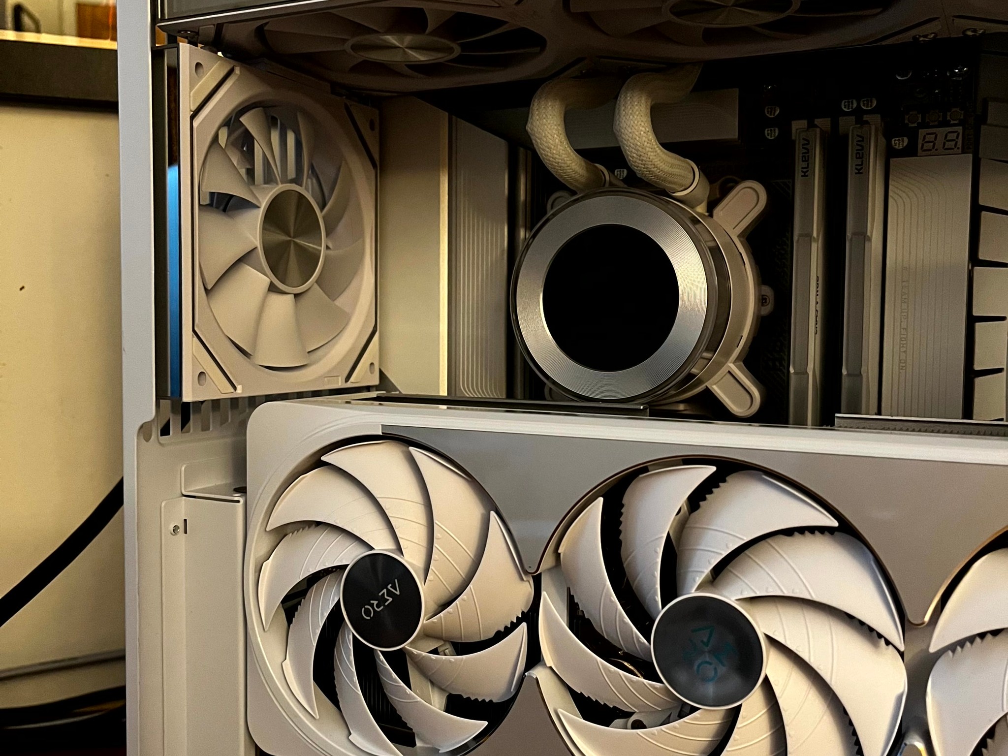 Isbjørn - RTX 5070 Ti OC | Ryzen 7 9800x3d | 2TB NVME | 32GB @6400 MT/sec | 1000W Gold PSU