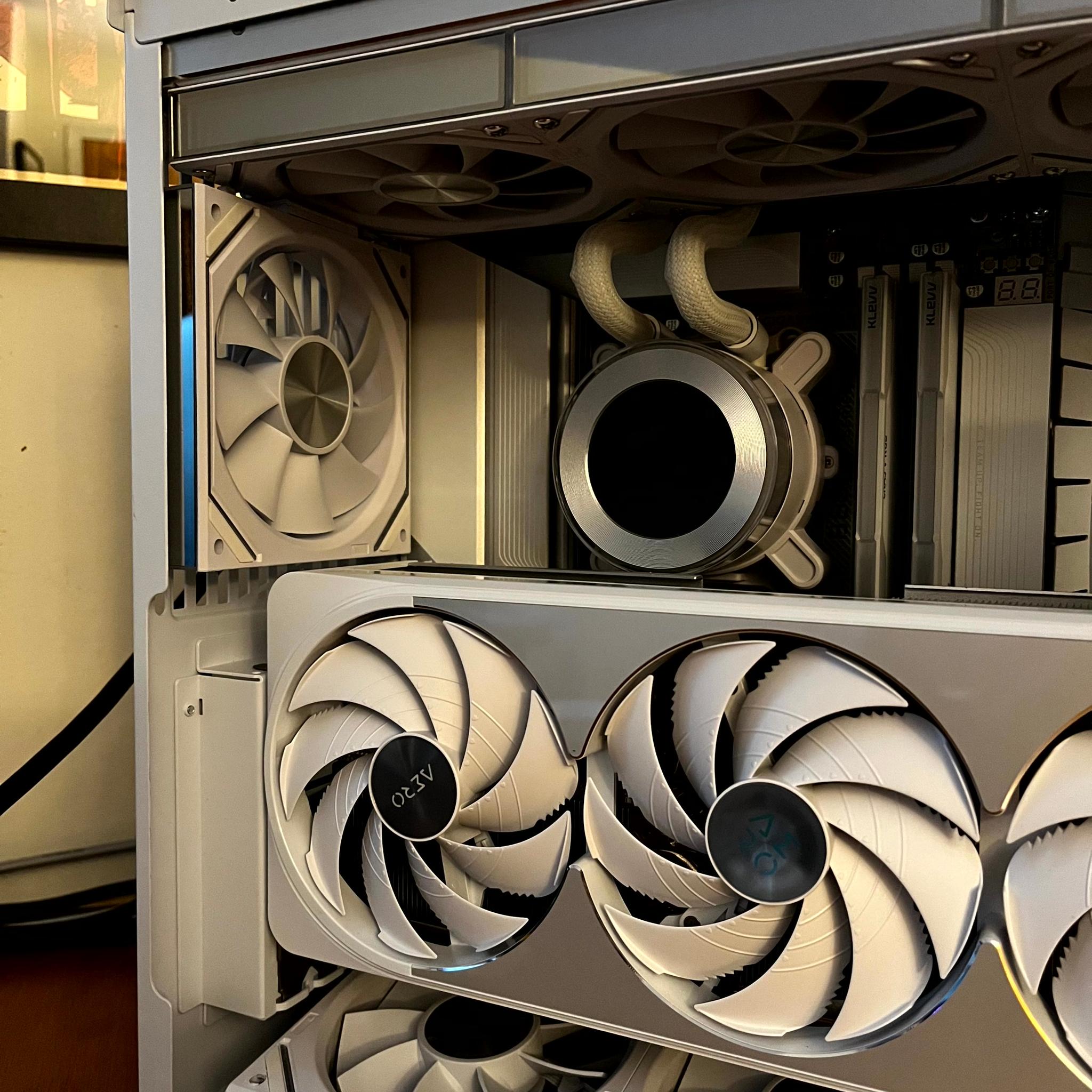 Isbjørn - RTX 5070 Ti OC | Ryzen 7 9800x3d | 2TB NVME | 32GB @6400 MT/sec | 1000W Gold PSU