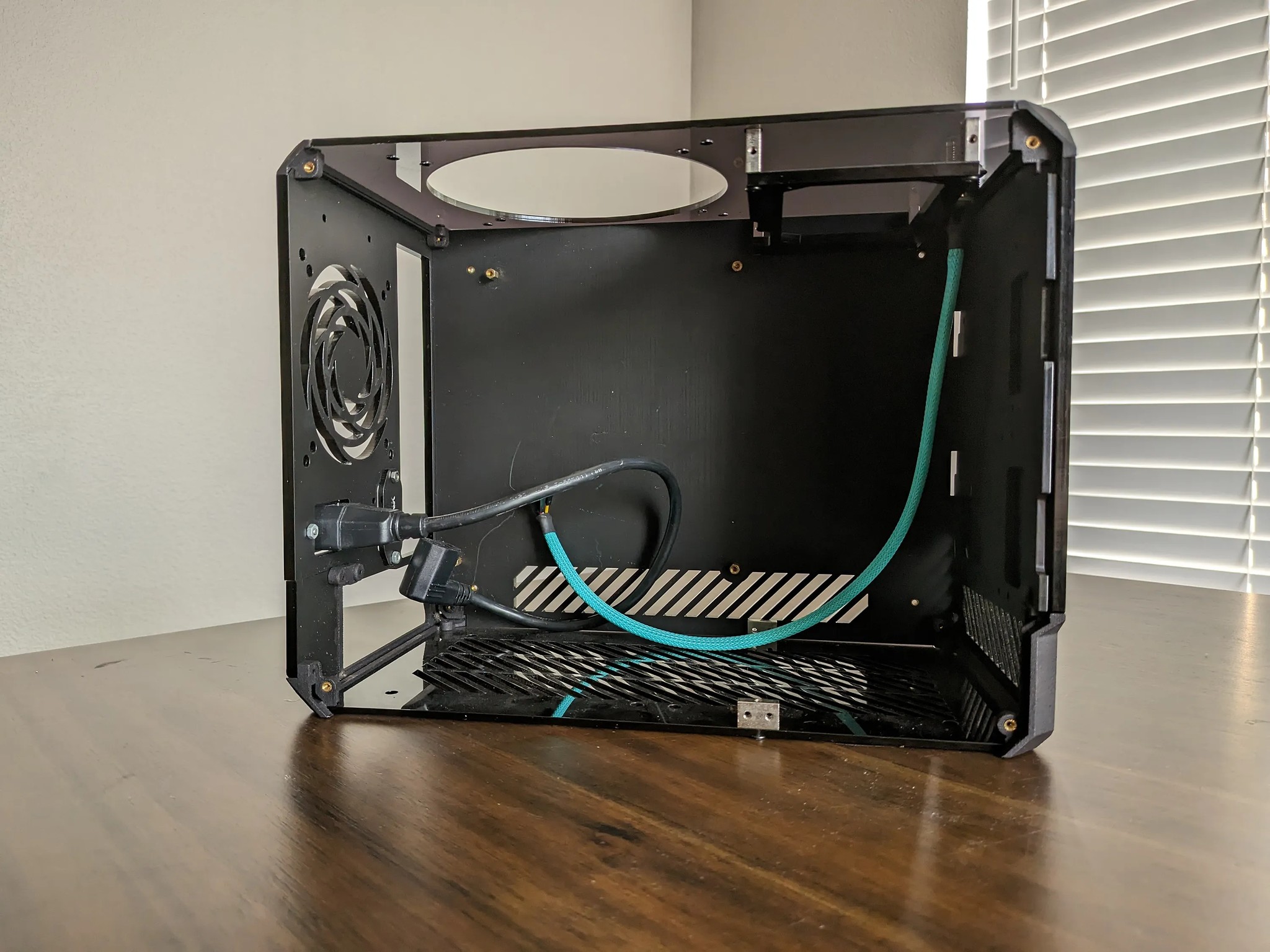 Lz7 XTD Mini-ITX Case