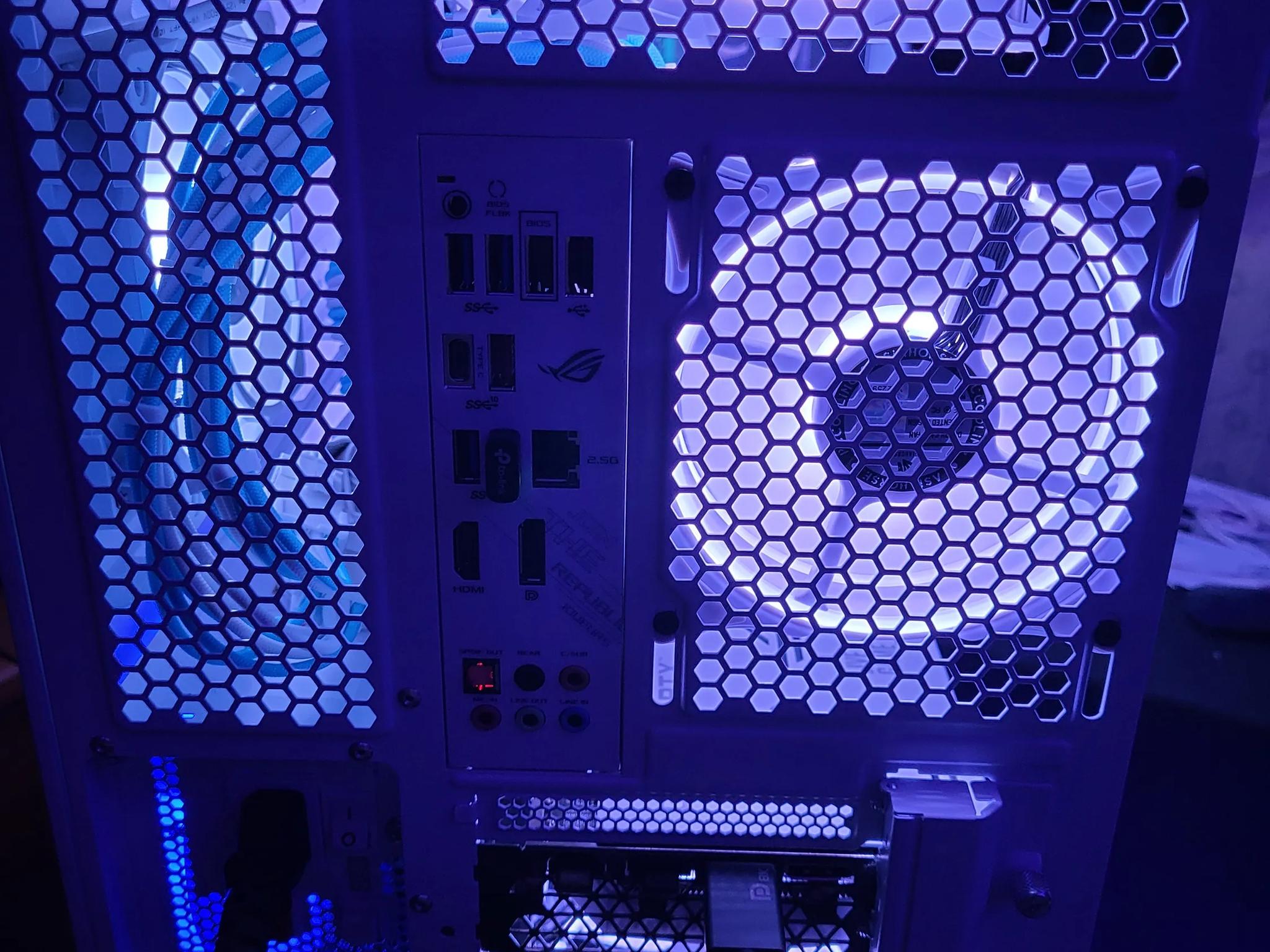 SNOWBLIND  Ryzen 5 5600X3D -4070 Super 12gb Newly built gaming pc.