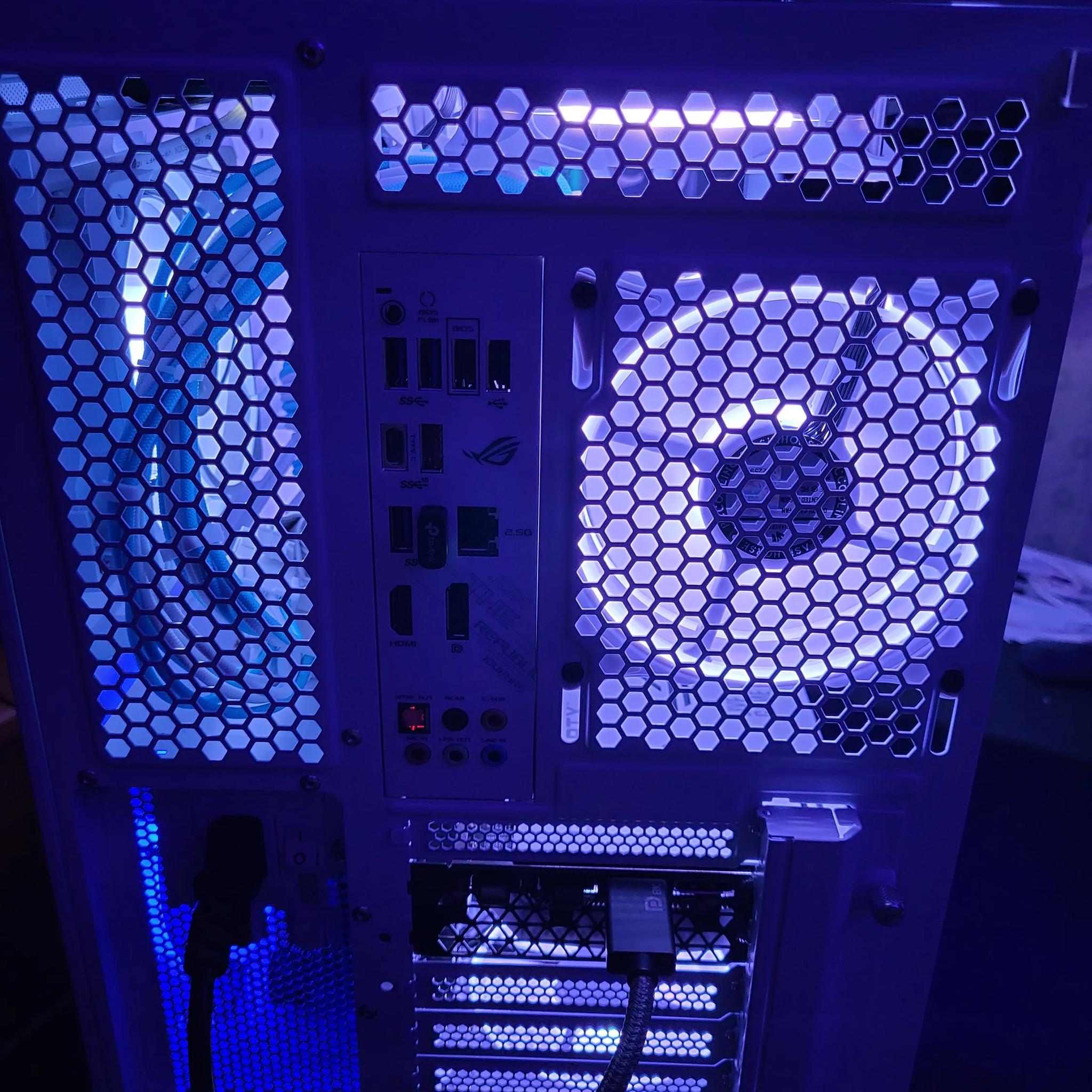 SNOWBLIND  Ryzen 5 5600X3D -4070 Super 12gb Newly built gaming pc.