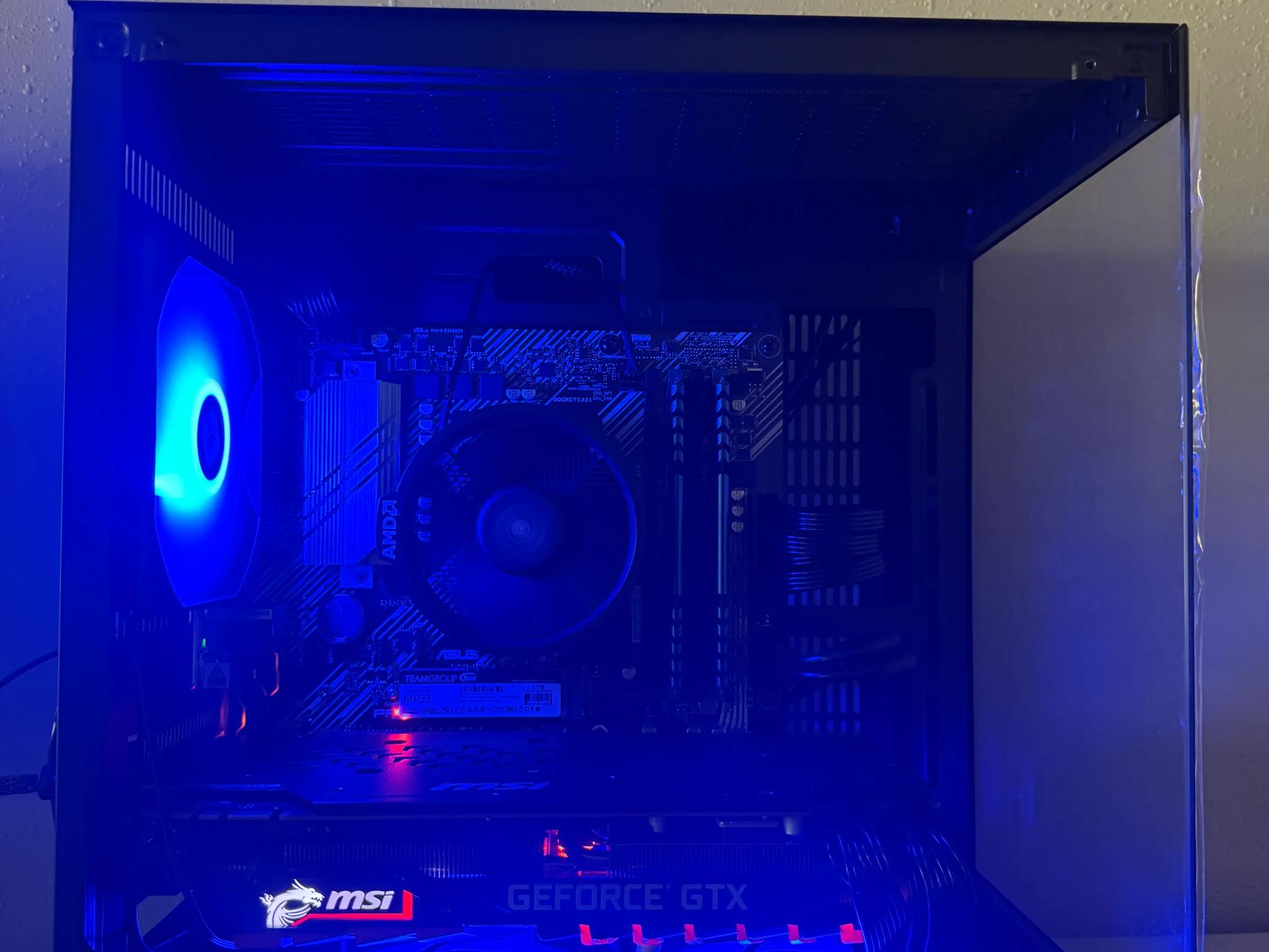 GTX 1080 Ti + Ryzen 5 5500 - 32GB RAM - 1TB NVMe - Windows 11 Pro