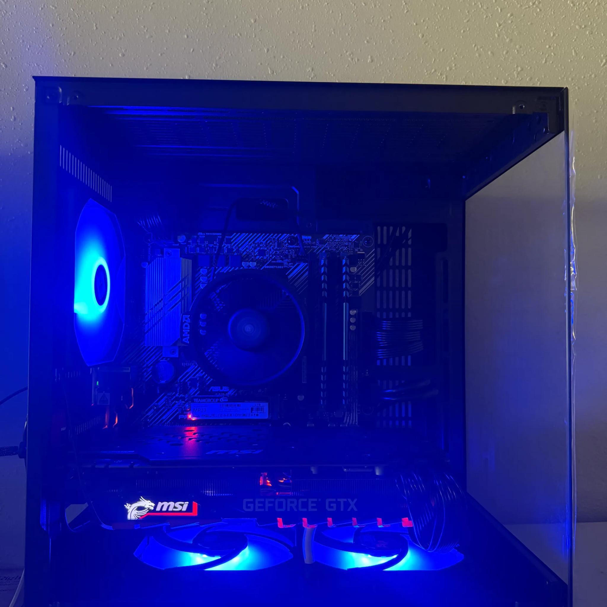 GTX 1080 Ti + Ryzen 5 5500 - 32GB RAM - 1TB NVMe - Windows 11 Pro