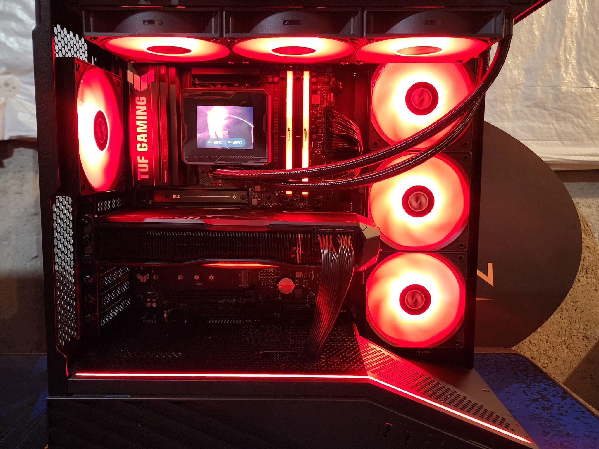 RX 7900 XTX / Ryzen 7 9800X3D / 32GB DDR5 RAM / 2TB NVMe