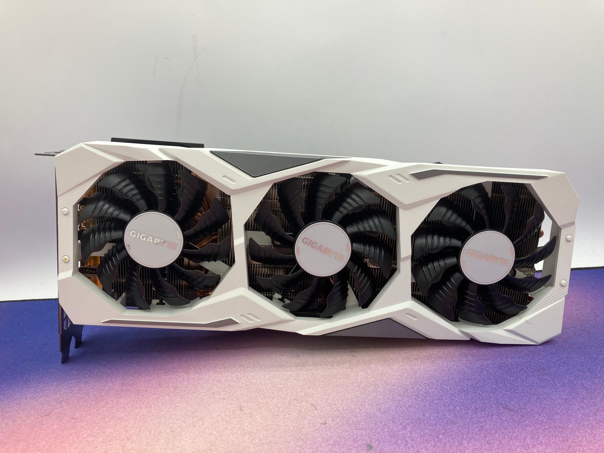 GIGABYTE GAMING OC 3X WHITE GeForce RTX 2070 SUPER