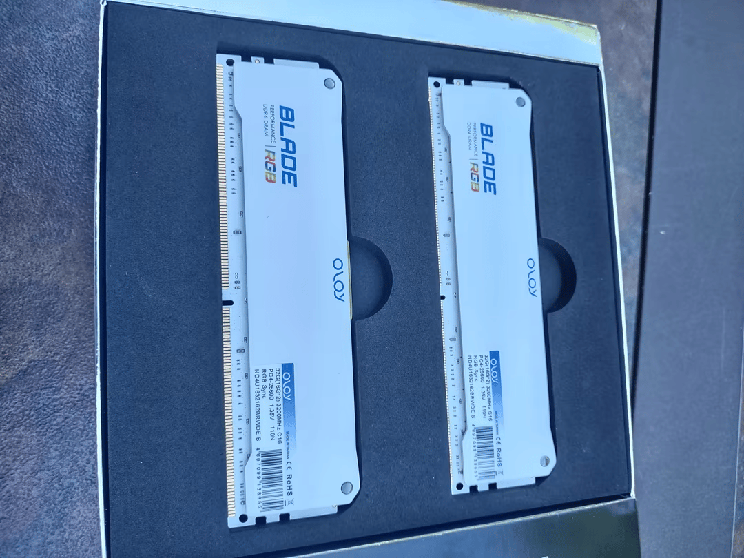 Brand New in box oLoy ddr4 2x16 32gb 3200mhz memory