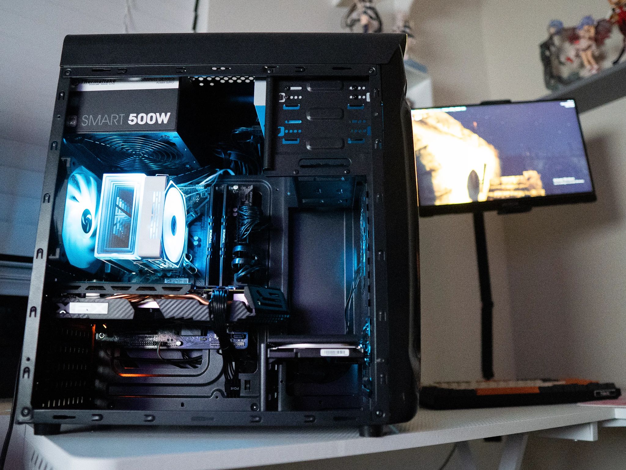 ⛈️❄️ | RX 580 | INTEL i5 8400 | 16GB DDR4 RAM | 256GB NVME SSD + 1TB HDD | Arctic Blizzard 2.0