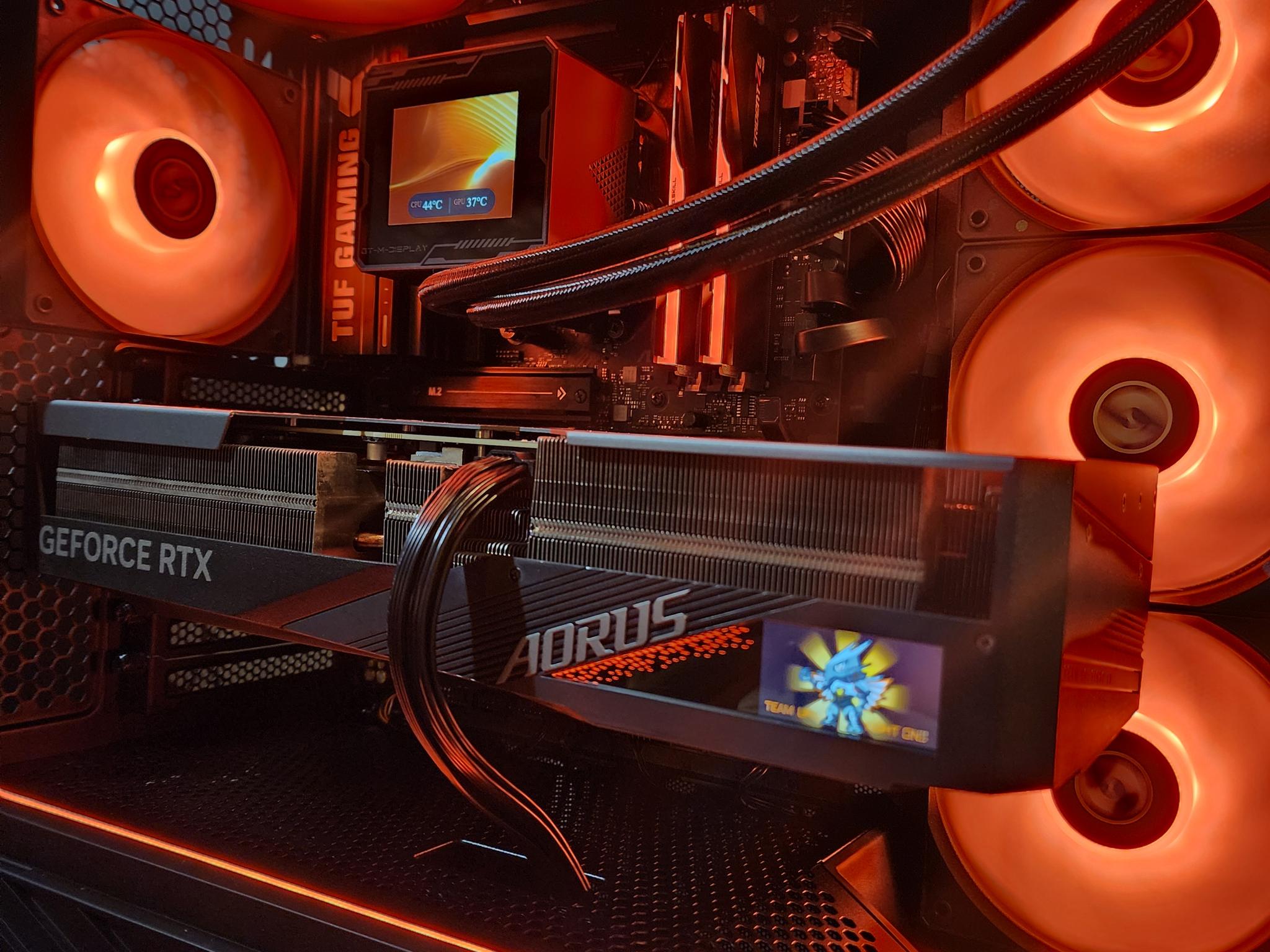 RTX 4080 / Ryzen 7 7800X3D / 32GB DDR5 RAM / 2TB NVMe