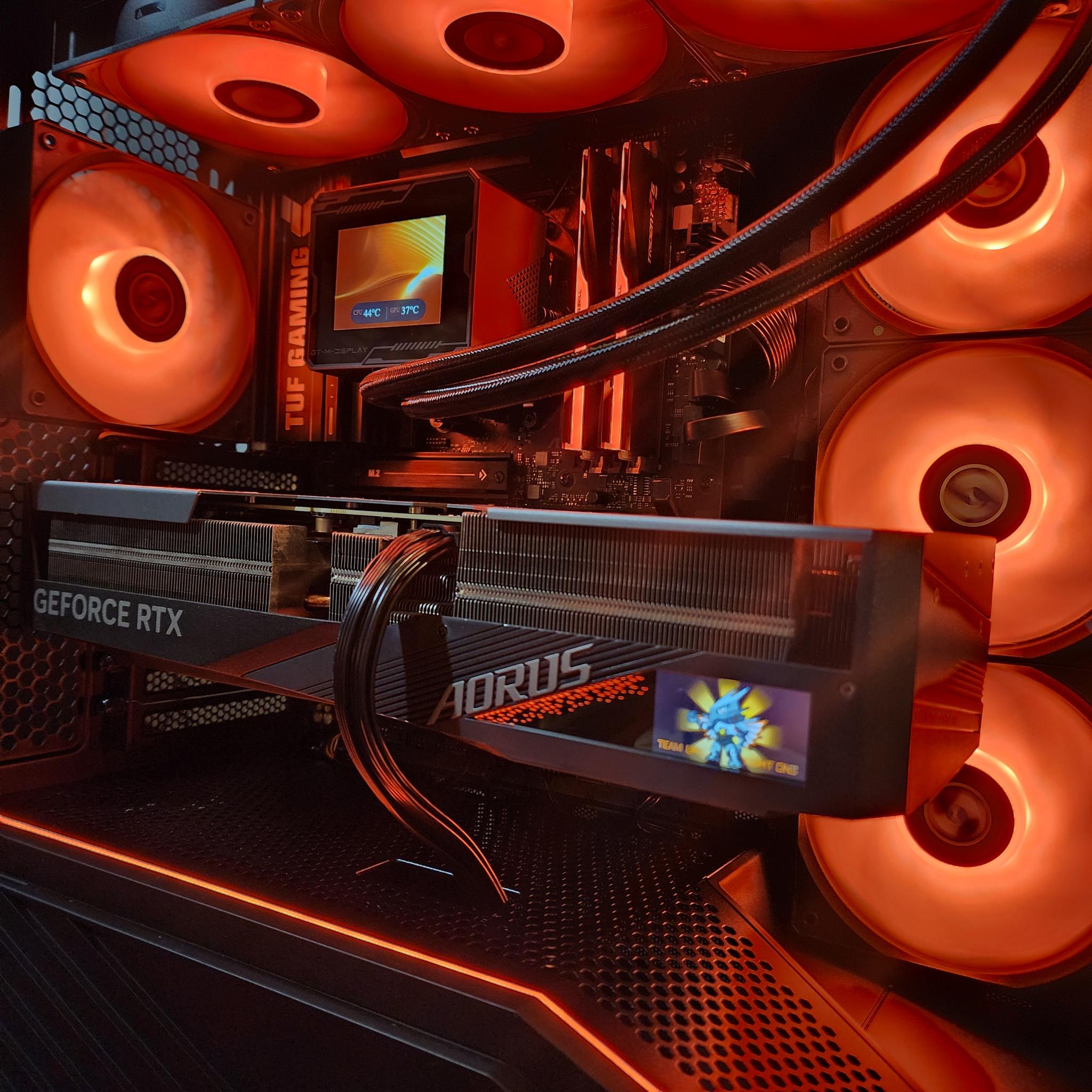 RTX 4080 / Ryzen 7 7800X3D / 32GB DDR5 RAM / 2TB NVMe