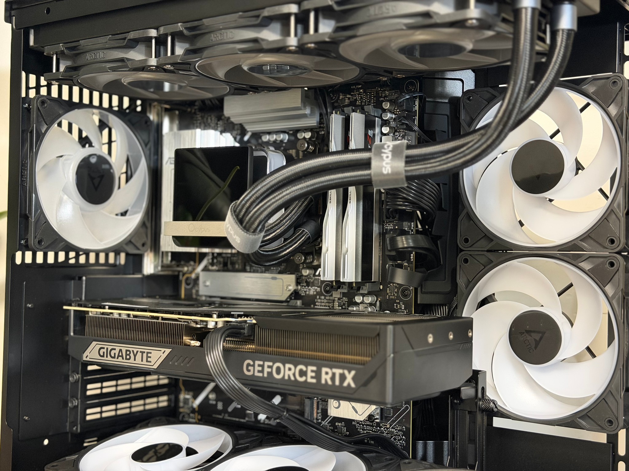 RTX 5080 Windforce OC SFF | Ryzen 7 9800X3D | 32GB DDR5 | B850 | 4TB SSD | 1000W Custom Gaming PC