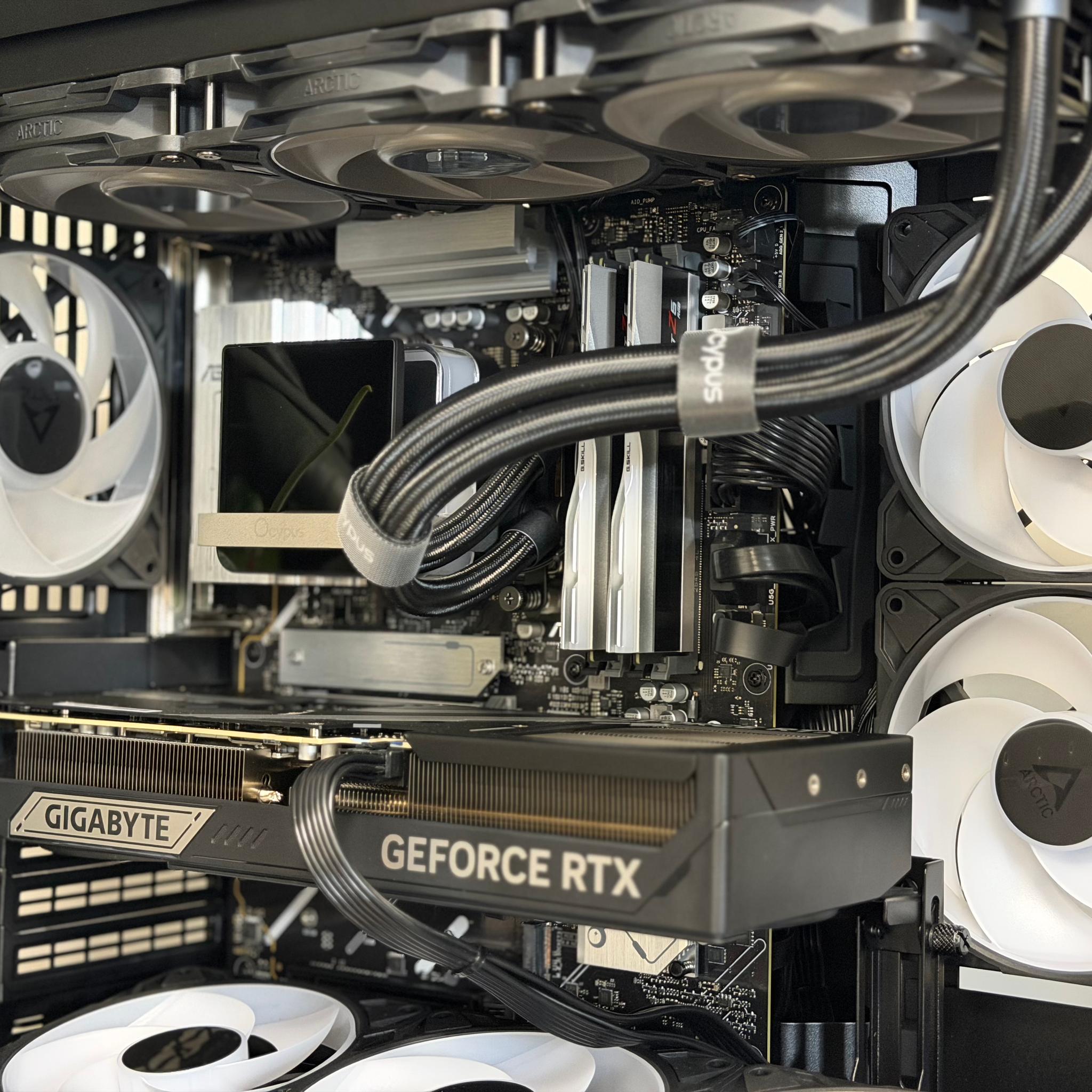 RTX 5080 Windforce OC SFF | Ryzen 7 9800X3D | 32GB DDR5 | B850 | 4TB SSD | 1000W Custom Gaming PC