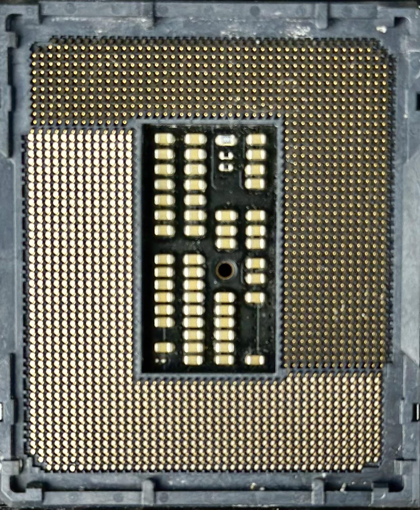 Holiday Sale 🌲 | Z690 Unify X Overclocking Motherboard!