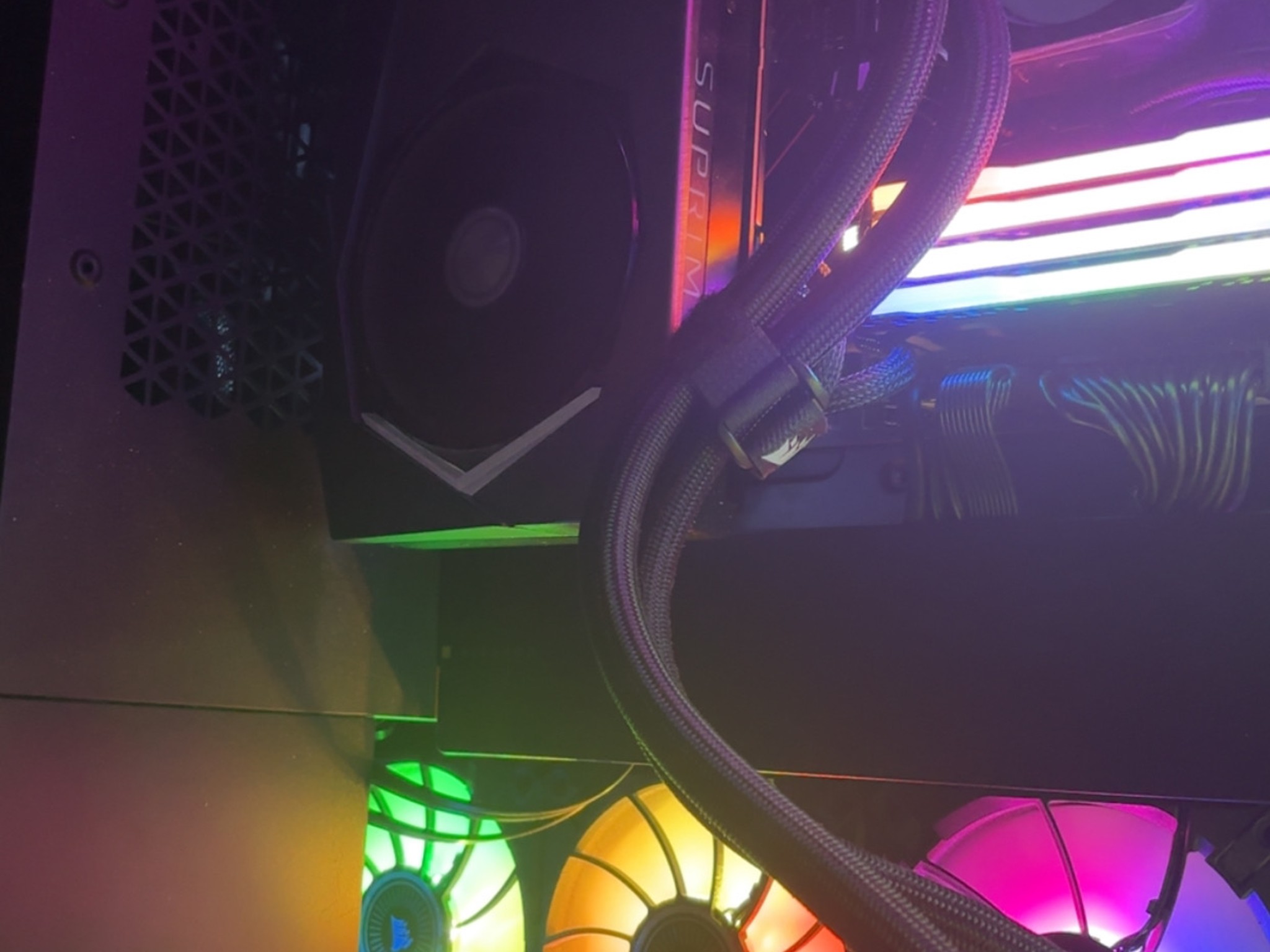 MSI Suprim GeForce RTX 4090 24GB GDDR6X PCI Express 4.0 Video Card RTX 4090 SUPRIM LIQUID 24G