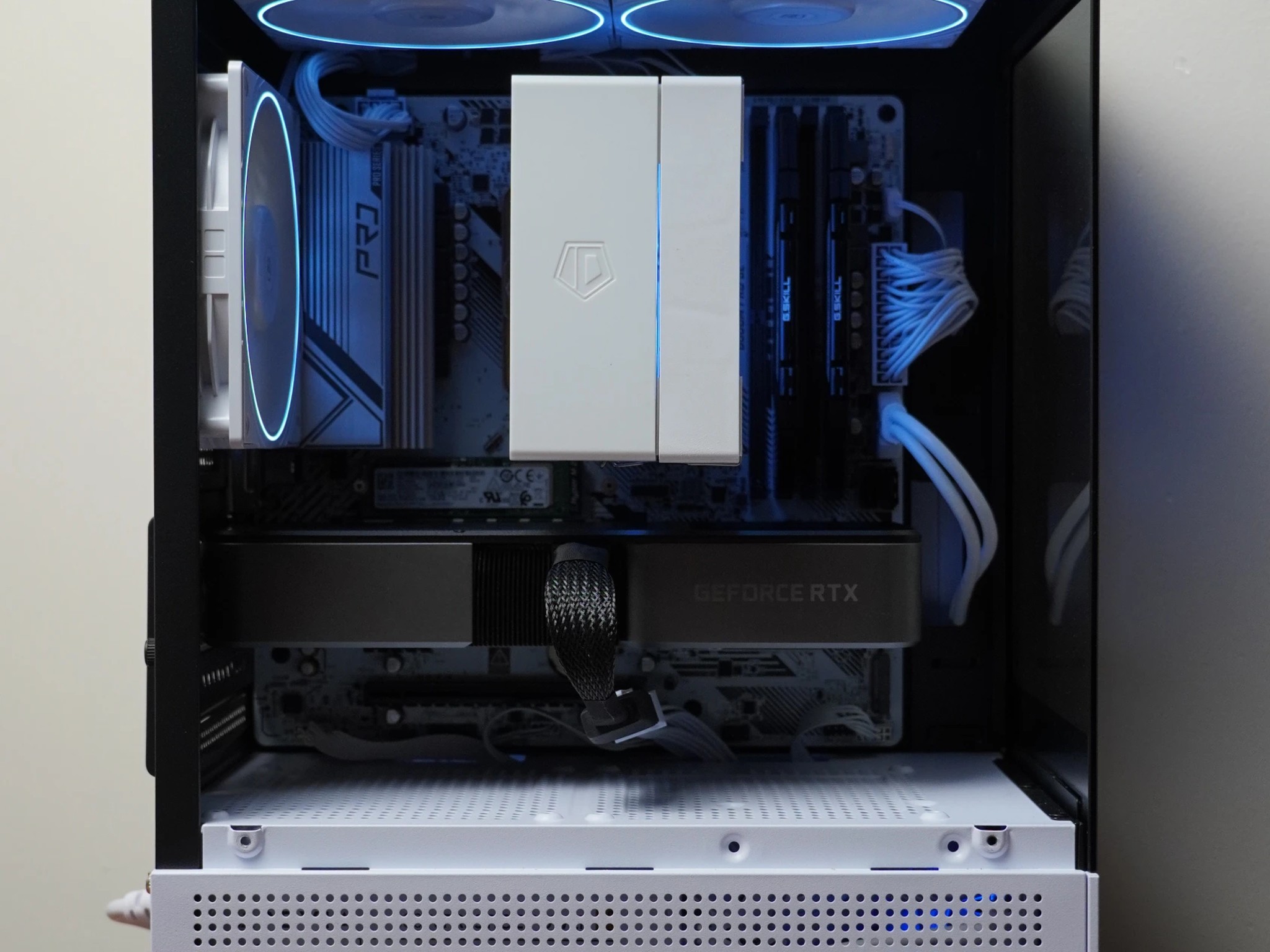 White Gaming Pc | Ryzen 7 5700X | RTX 3070 | DDR4 16GB | 512GB NVMe | Win 11 Pro (Activated)