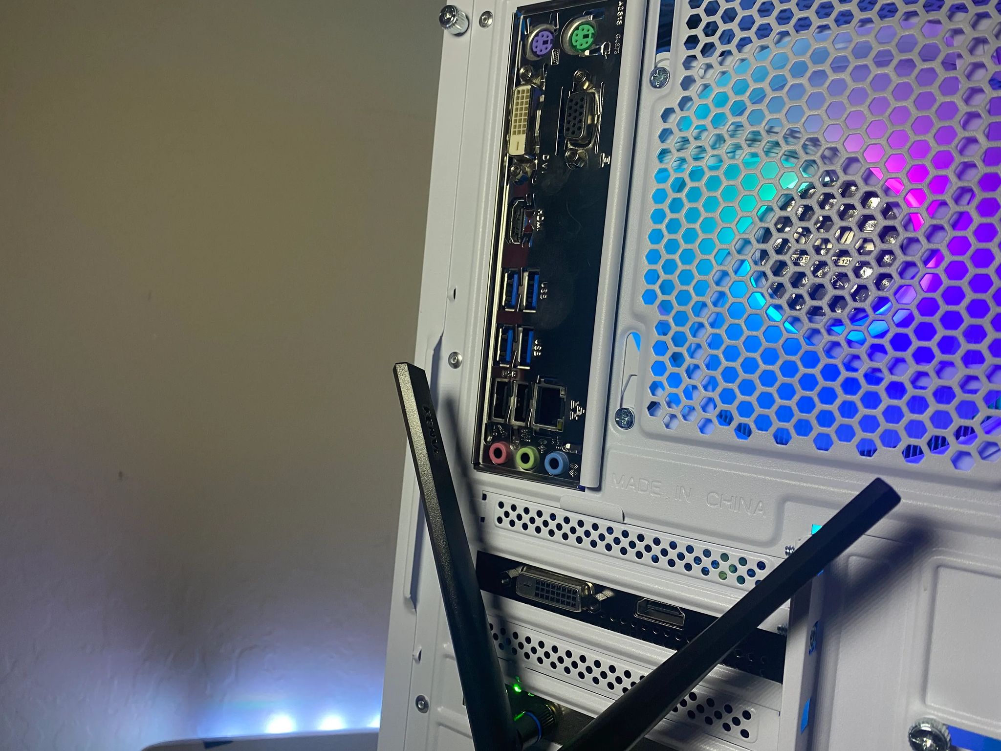❄️ FAST Custom Built White/RGB Gaming Computer ❄️| Windows 11 | Great for gaming!