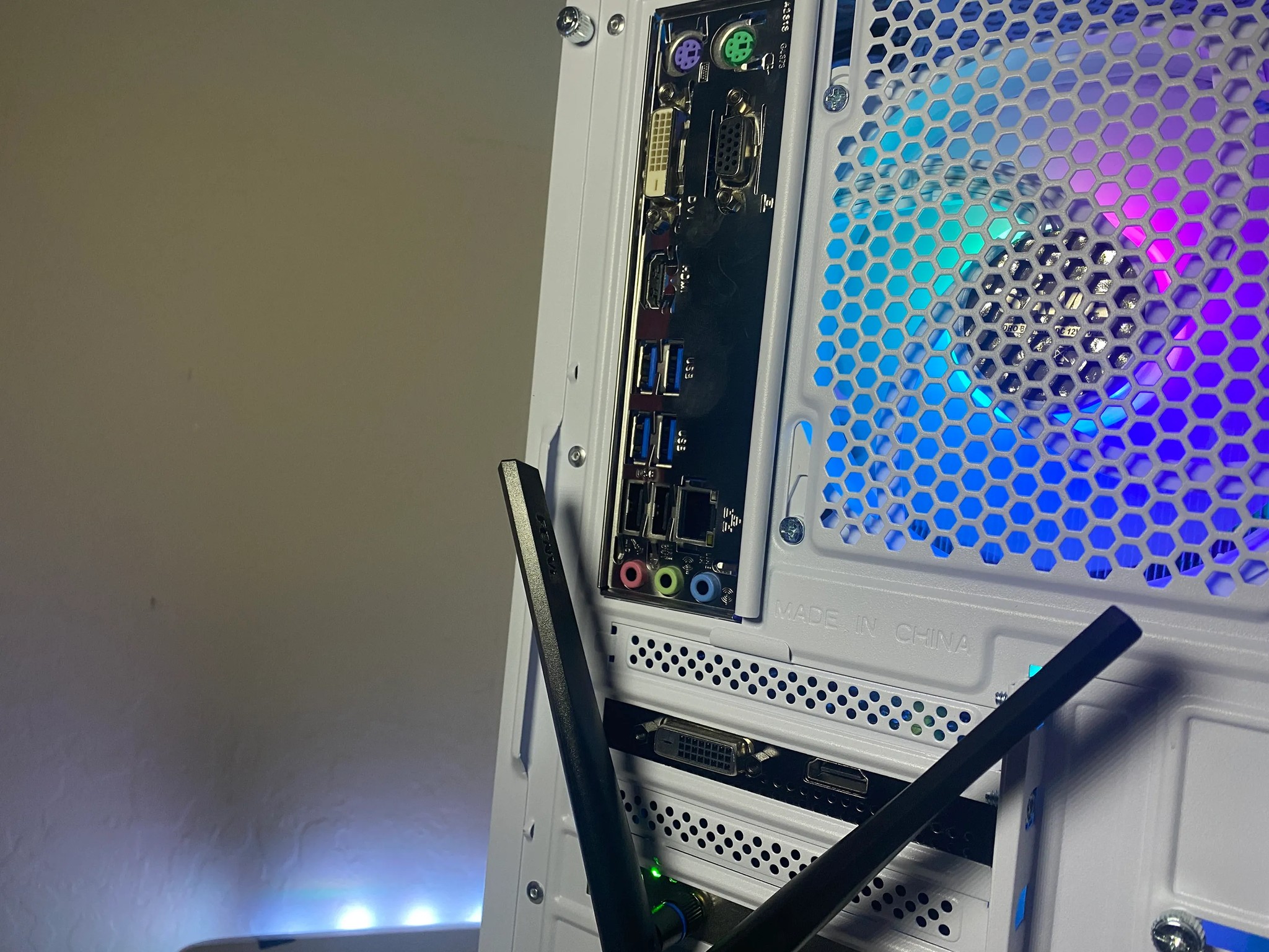 ❄️ FAST Custom Built White/RGB Gaming Computer ❄️| Windows 11 | Great for gaming!