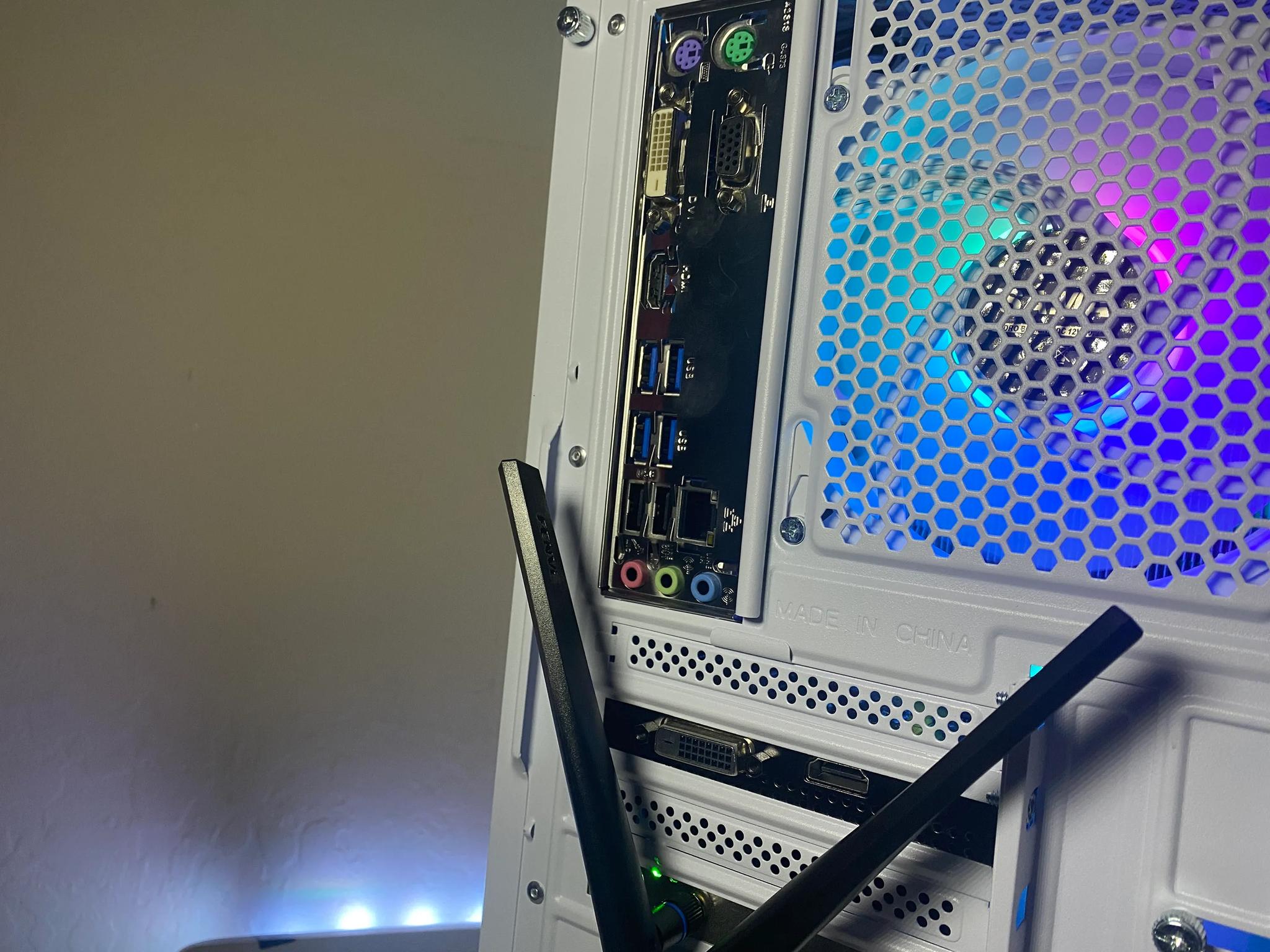 ❄️ FAST Custom Built White/RGB Gaming Computer ❄️| Windows 11 | Great for gaming!