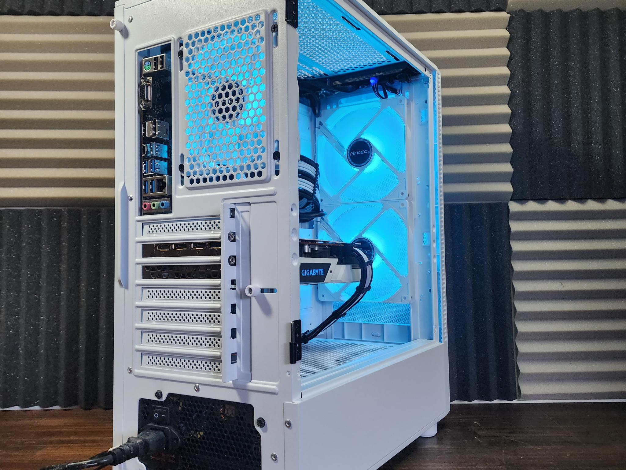 🧊🤍🧊 AMD Ryzen 7 1700 // Gigabyte Radeon RX 5700 8GB // XPG Z1 16GB 3200MHz